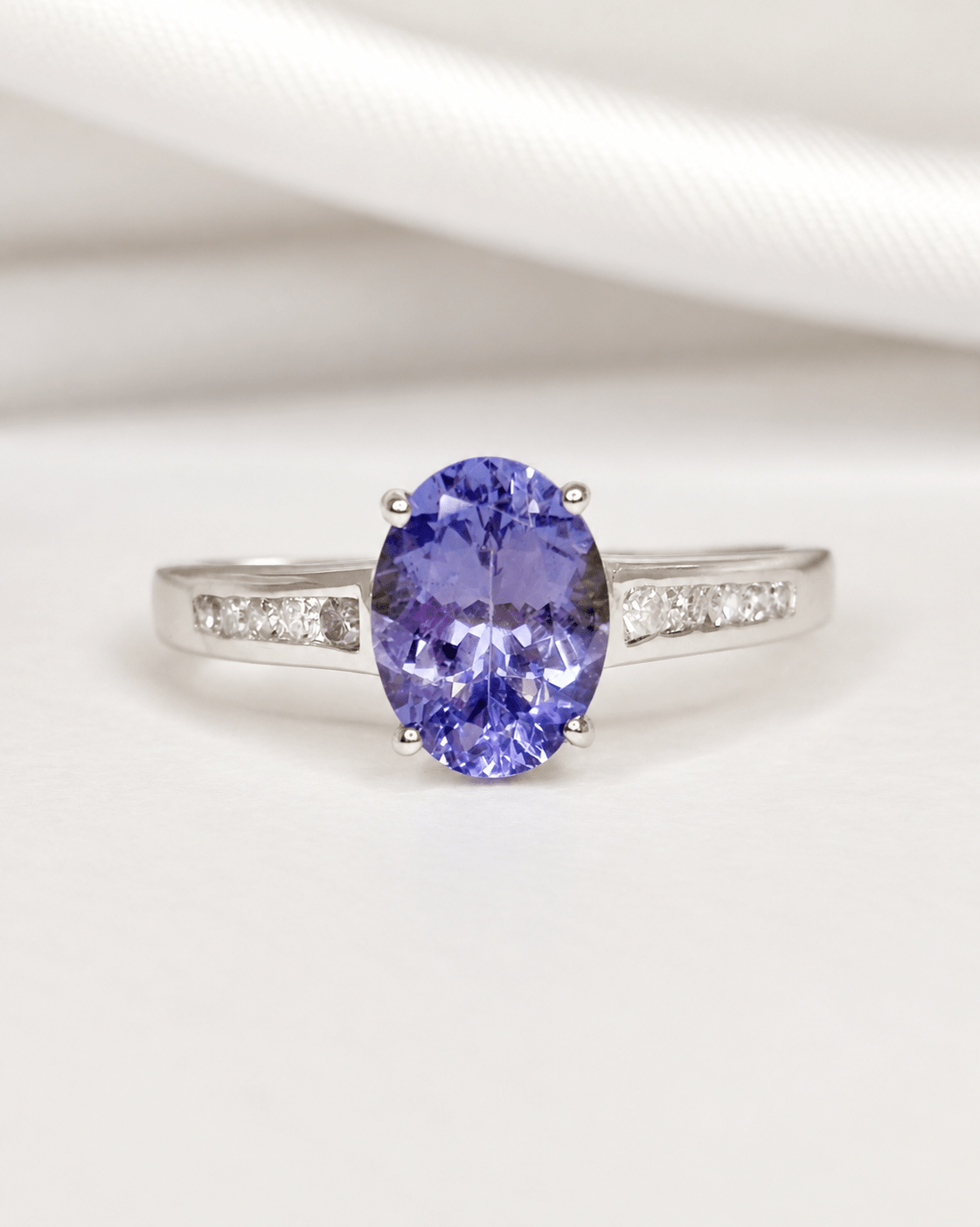 Bague Solitaire Tanzanite 1.80 carat &amp; Diamants 0.29 carat "Polly" - Elliade Paris