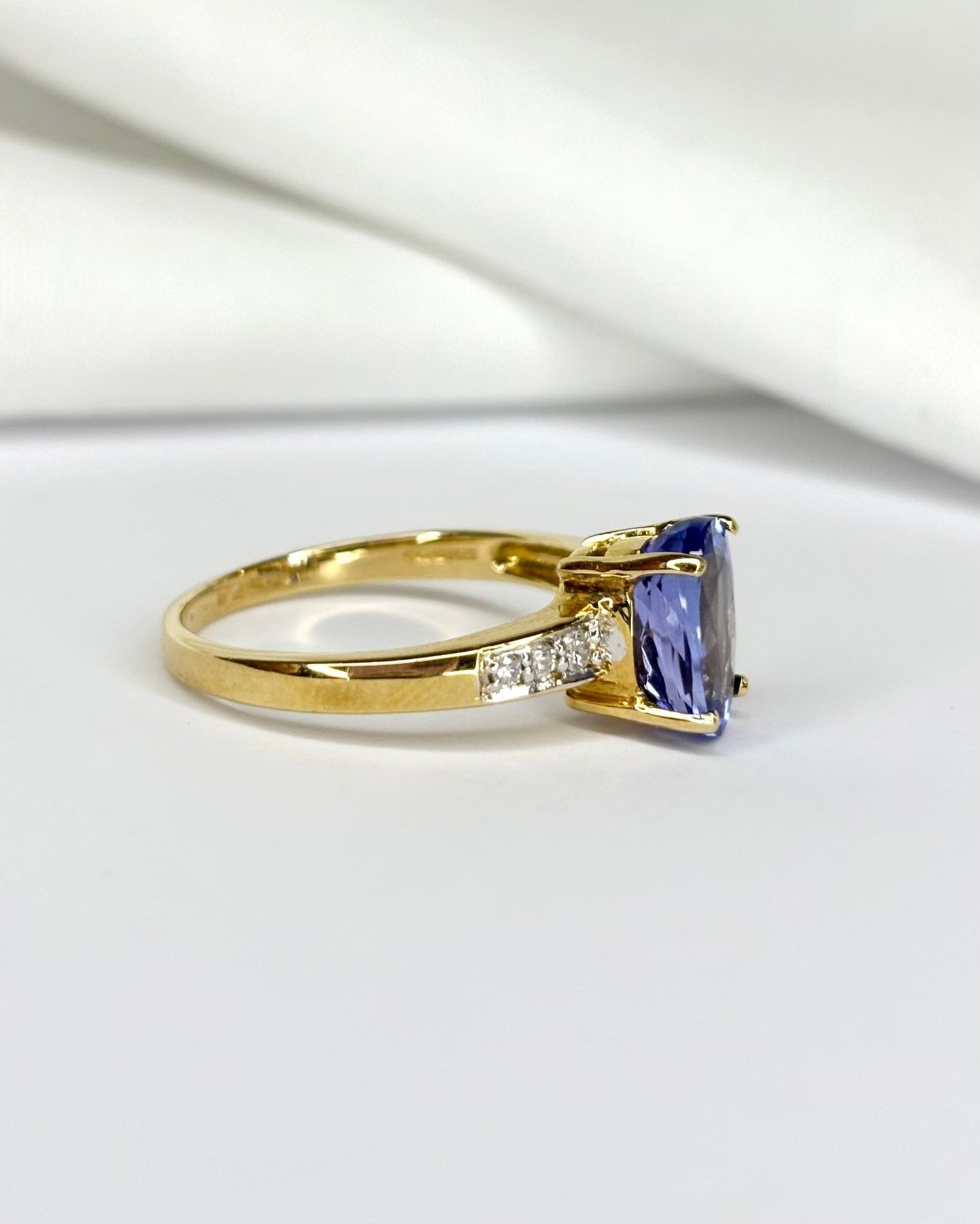 Bague Solitaire Tanzanite 2 carats &amp; 6 Diamants &quot;Aïna&quot; - Elliade Paris