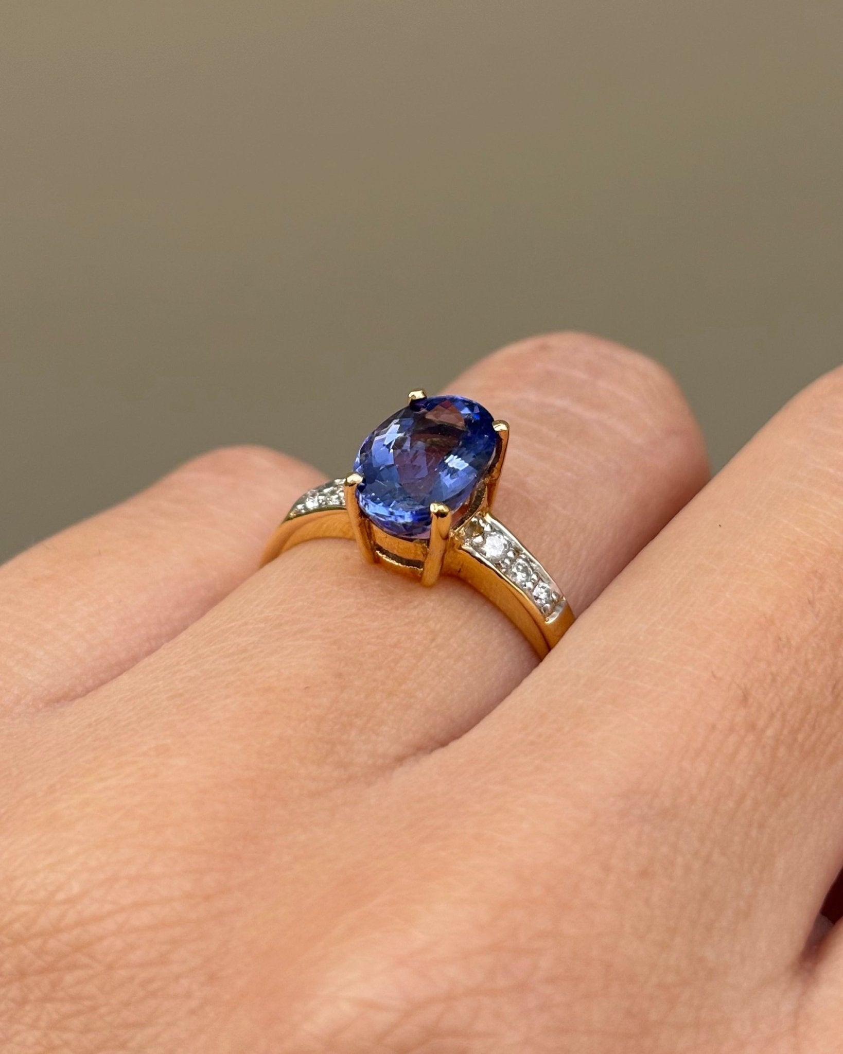 Bague Solitaire Tanzanite 2 carats &amp; 6 Diamants "Aïna" - Elliade Paris