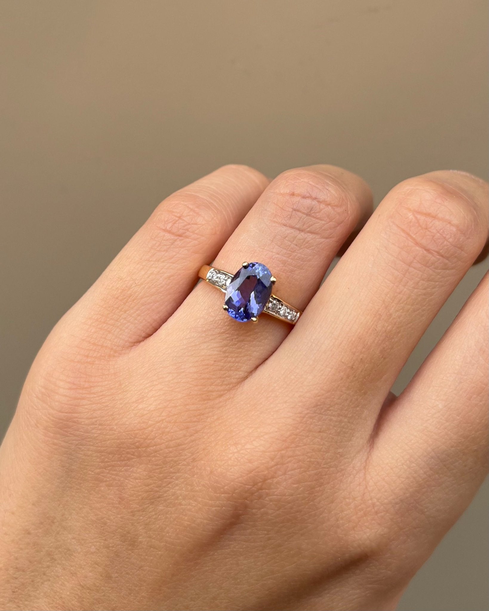 Bague Solitaire Tanzanite 2 carats &amp; 6 Diamants "Aïna" - Elliade Paris