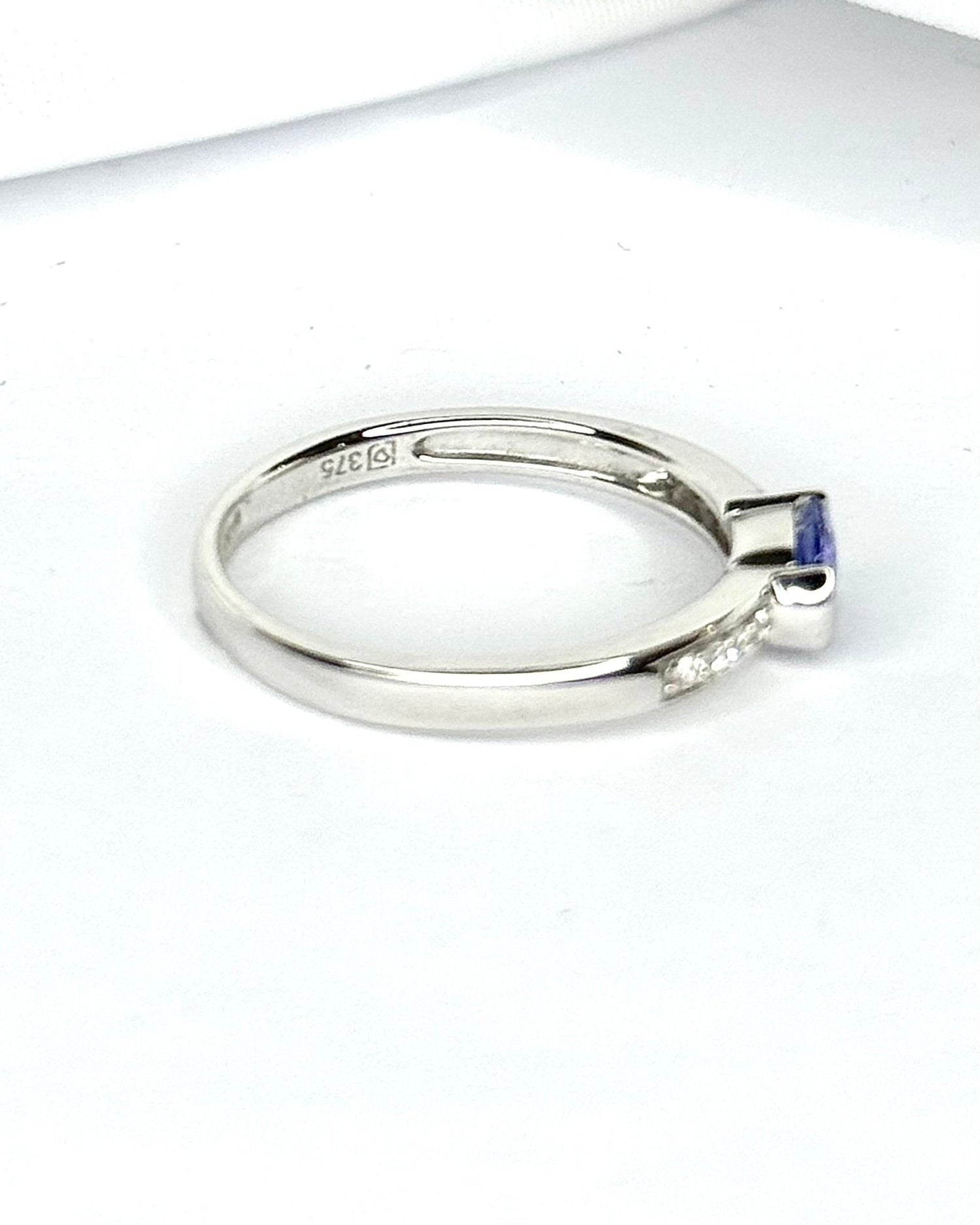 Bague Solitaire Tanzanite &amp; Diamants "Daliah" - Elliade Paris