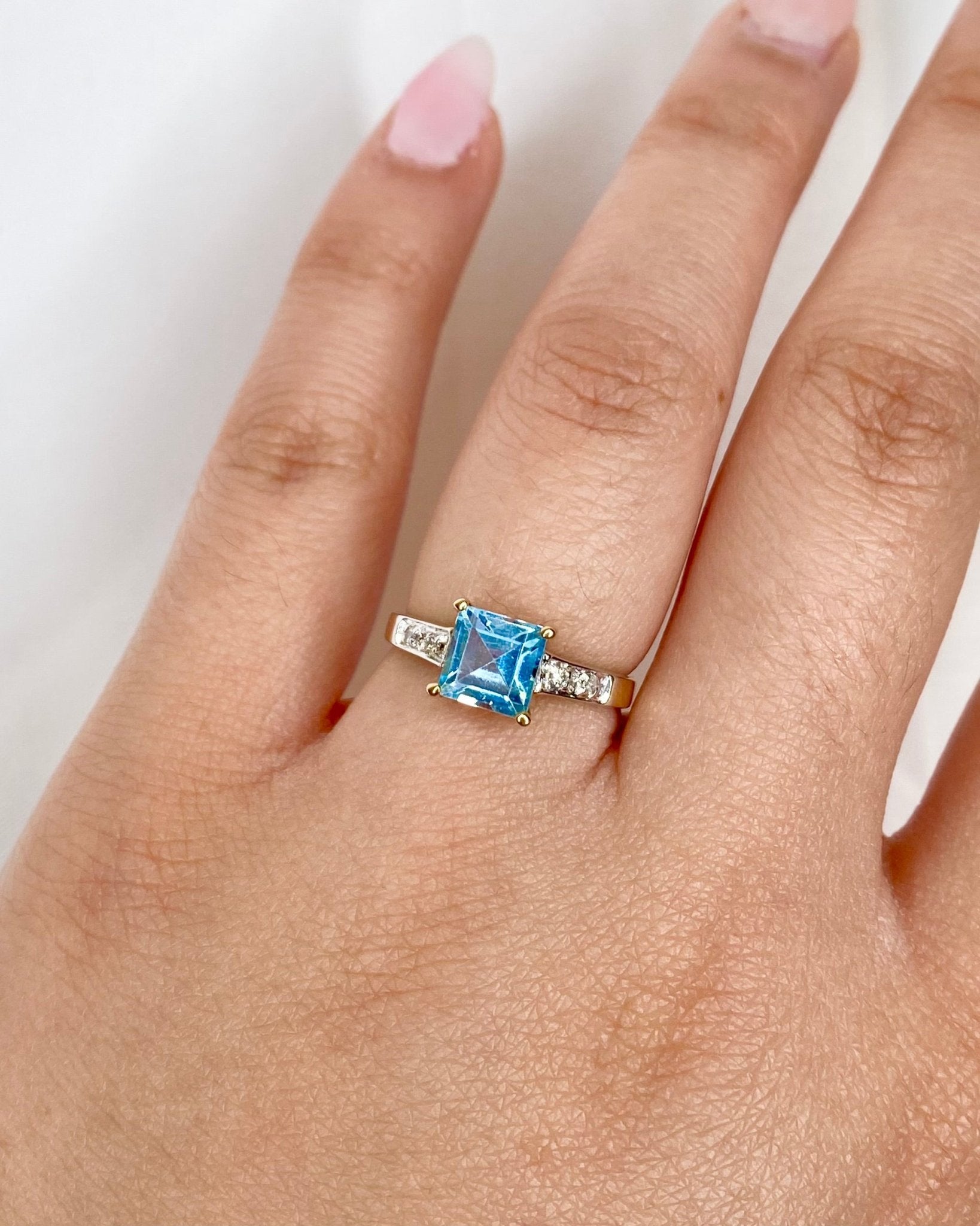 Bague Solitaire Topaze 1.40 carat &amp; Diamants "Asma" - Elliade Paris