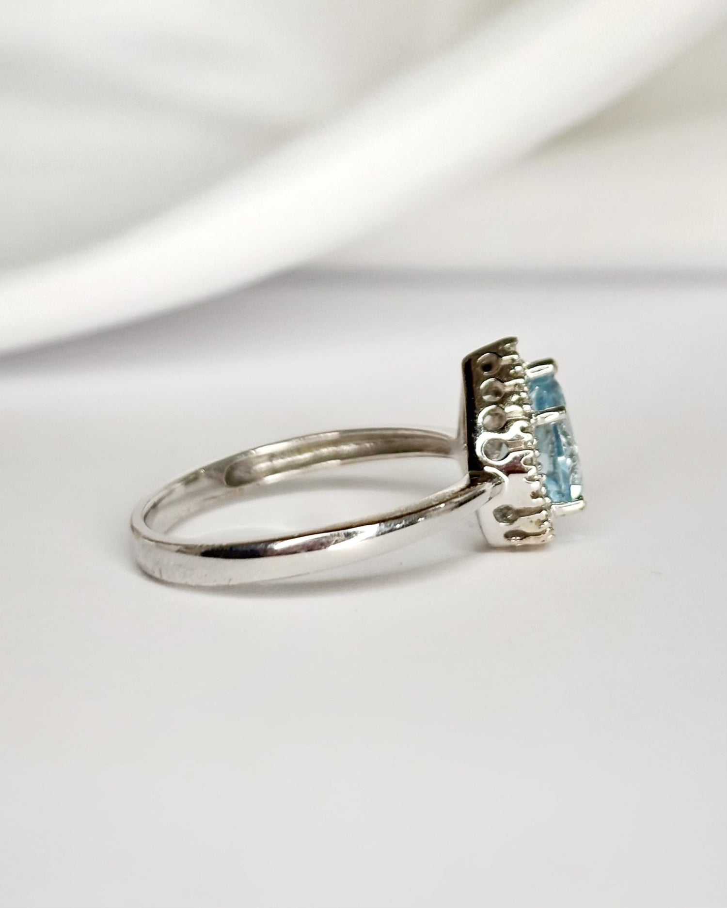 Bague Solitaire Topaze 1.50 carat &amp; Diamants "Romy" - Elliade Paris
