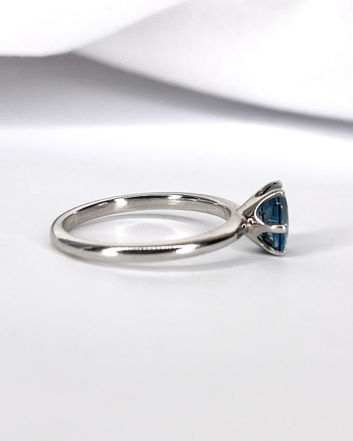 Bague Solitaire Topaze 1.70 carat "Charlie" - Elliade Paris