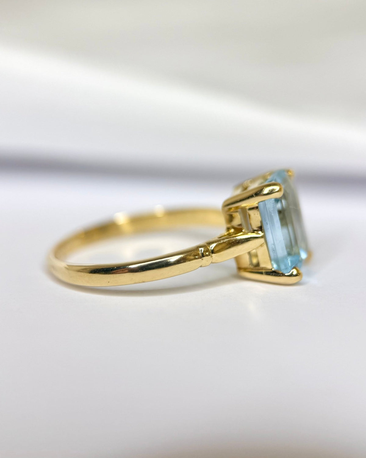 Bague Solitaire Topaze Bleu Lagon 3.35 carats "Marianne" - Elliade Paris