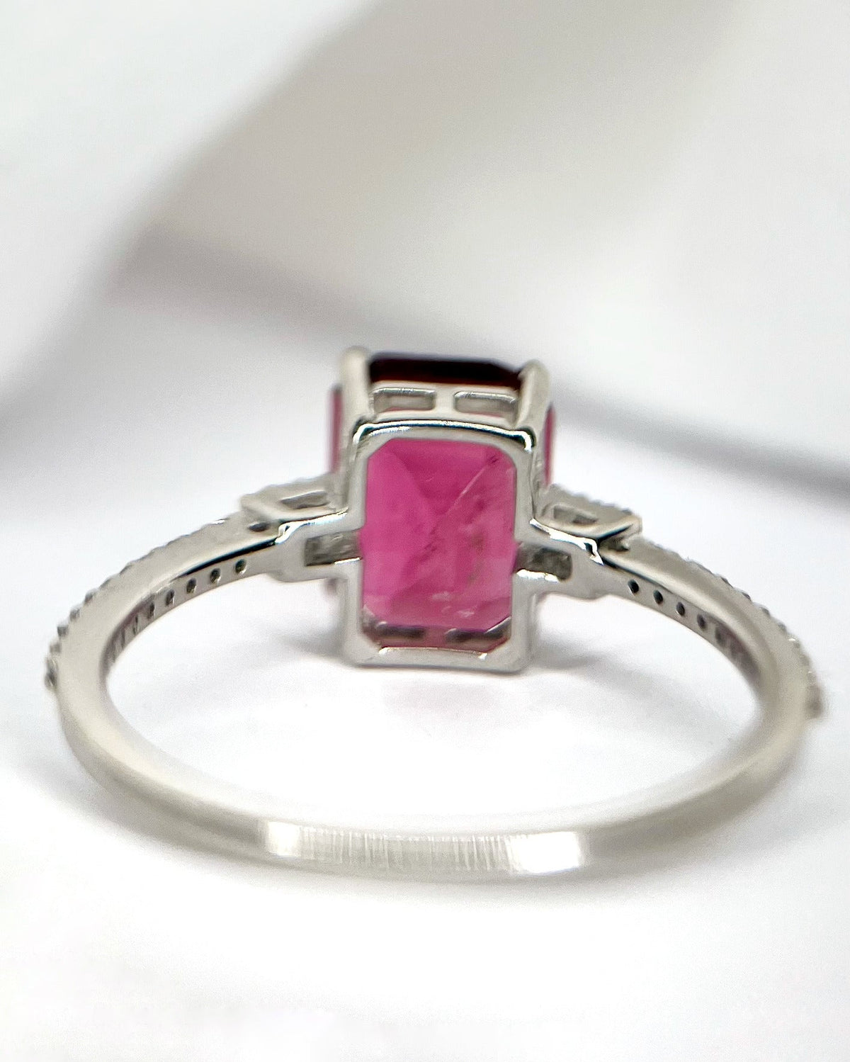 Bague Solitaire Tourmaline Rubellite &amp; Diamants "Violaine" - Elliade Paris
