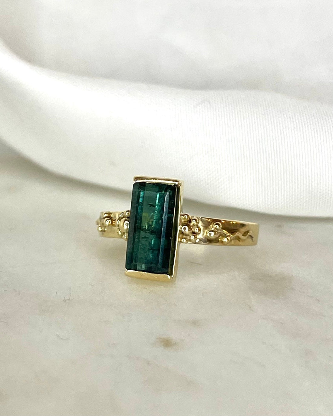 Bague Solitaire Tourmaline Verte 1.50 carat &quot;Louise&quot; - Elliade Paris