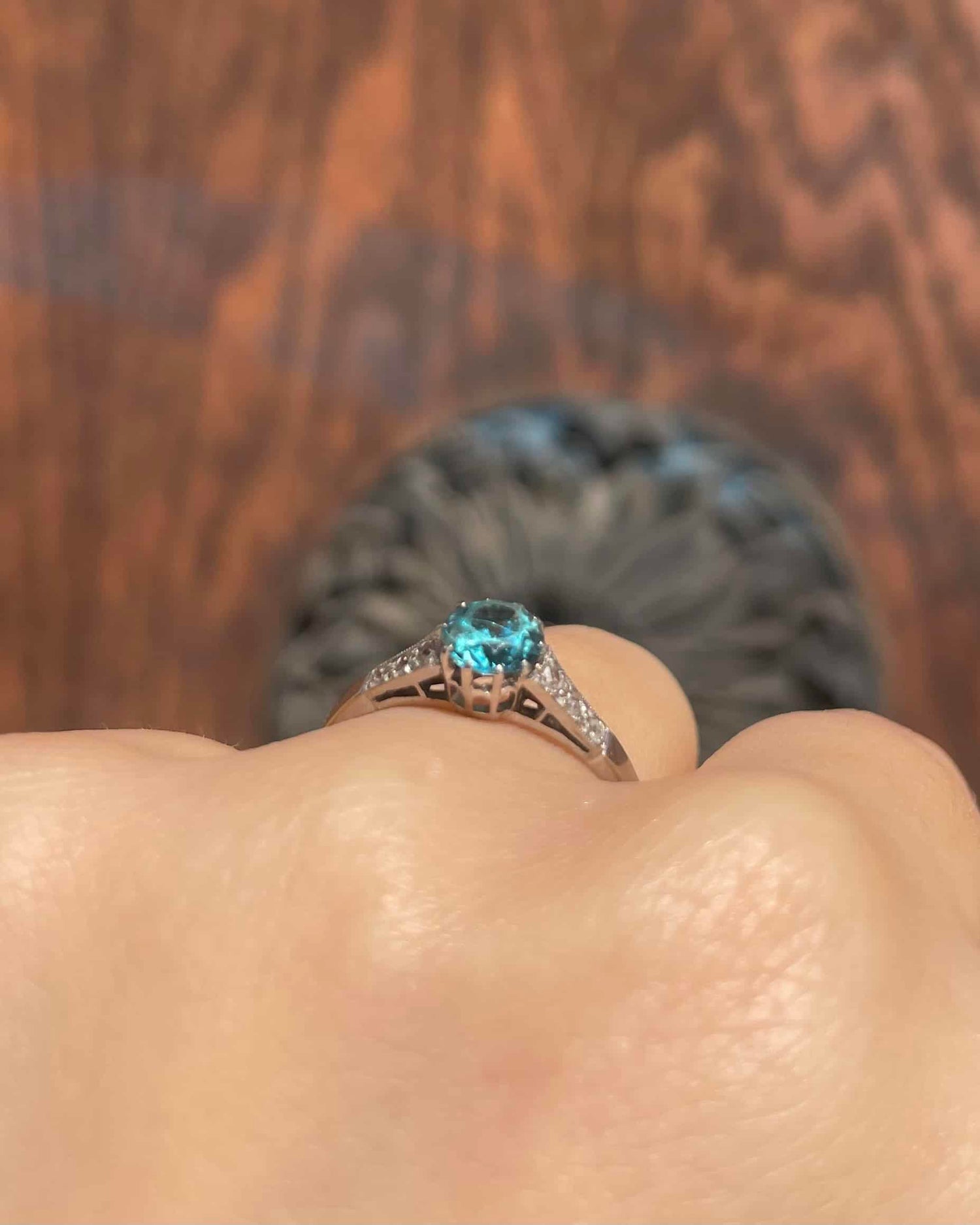 Bague Vintage Solitaire Zircon 1 Carat &amp; Diamants &quot;Nira&quot;