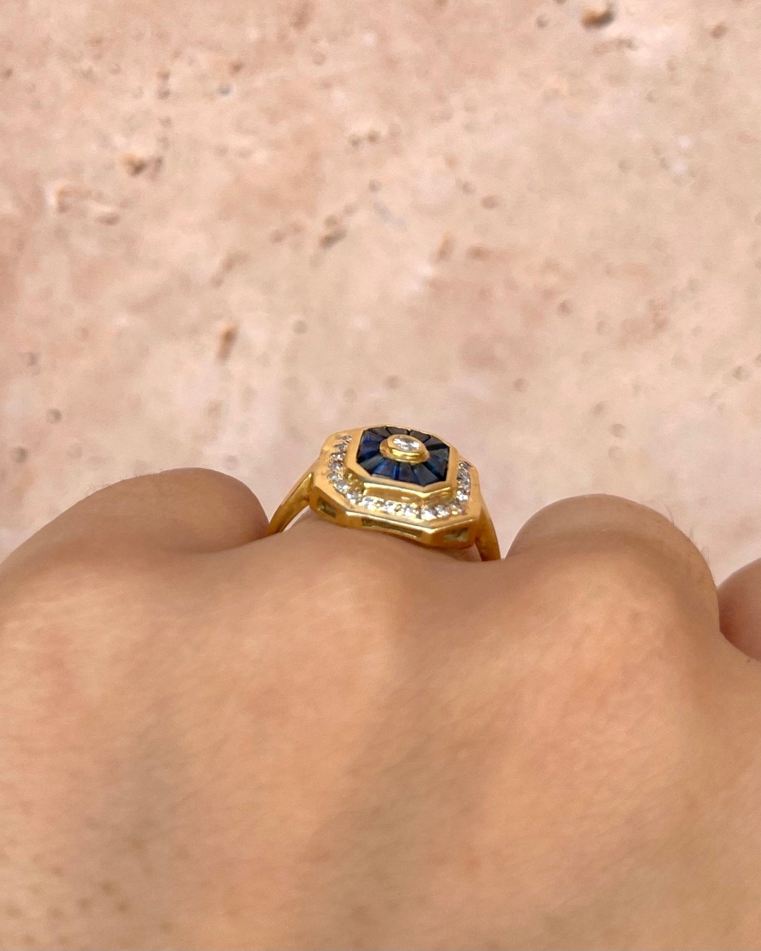 Bague Style Art Déco 12 Saphirs 0.84 carat &amp; 25 Diamants "Madeline" - Elliade Paris