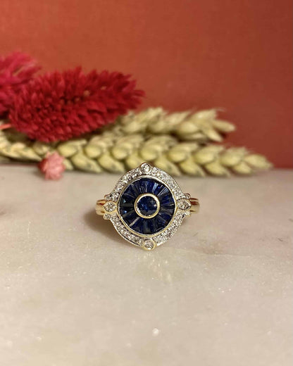 Bague Style Art - Déco 15 Saphirs &amp; 24 Diamants &quot;Cornelia&quot; - Elliade Paris