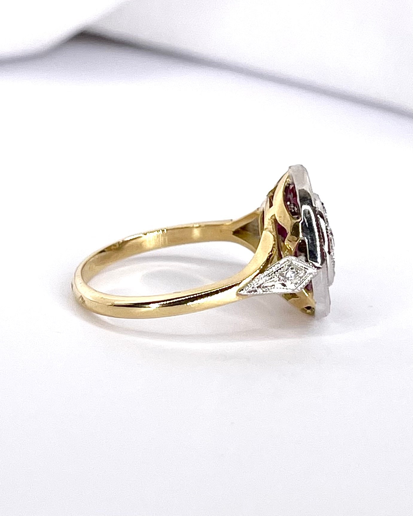 Bague Style Art - Déco 16 Rubis &amp; Diamants 0.40 carat "Livia" - Elliade Paris