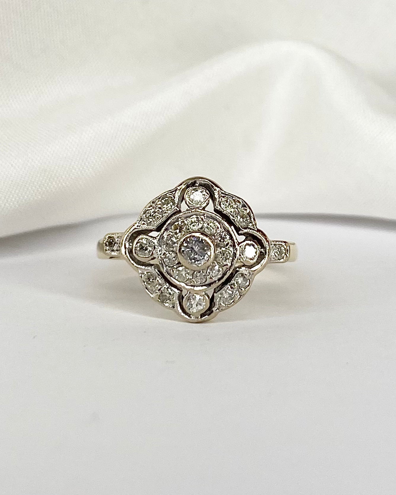 Bague Style Art Déco 25 Diamants "Véronica" - Elliade Paris