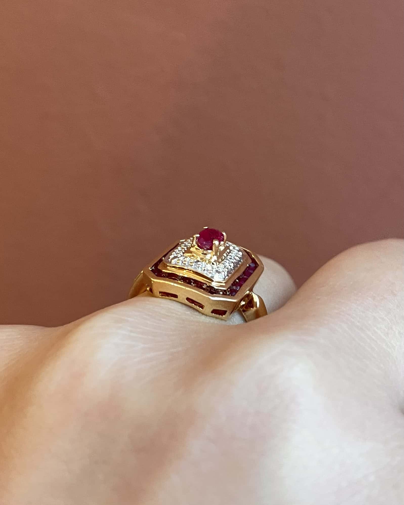 Bague Style Art - Déco 25 Rubis &amp; Diamants "Paisley" - Elliade Paris