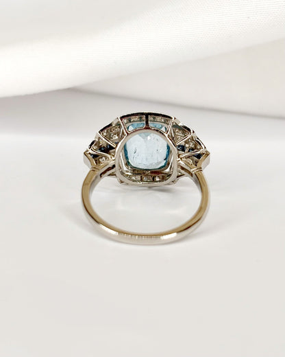 Bague Style Art déco Aigue - marine 3.40 carats, Diamants &amp; Saphirs "Sybelle" - Elliade Paris