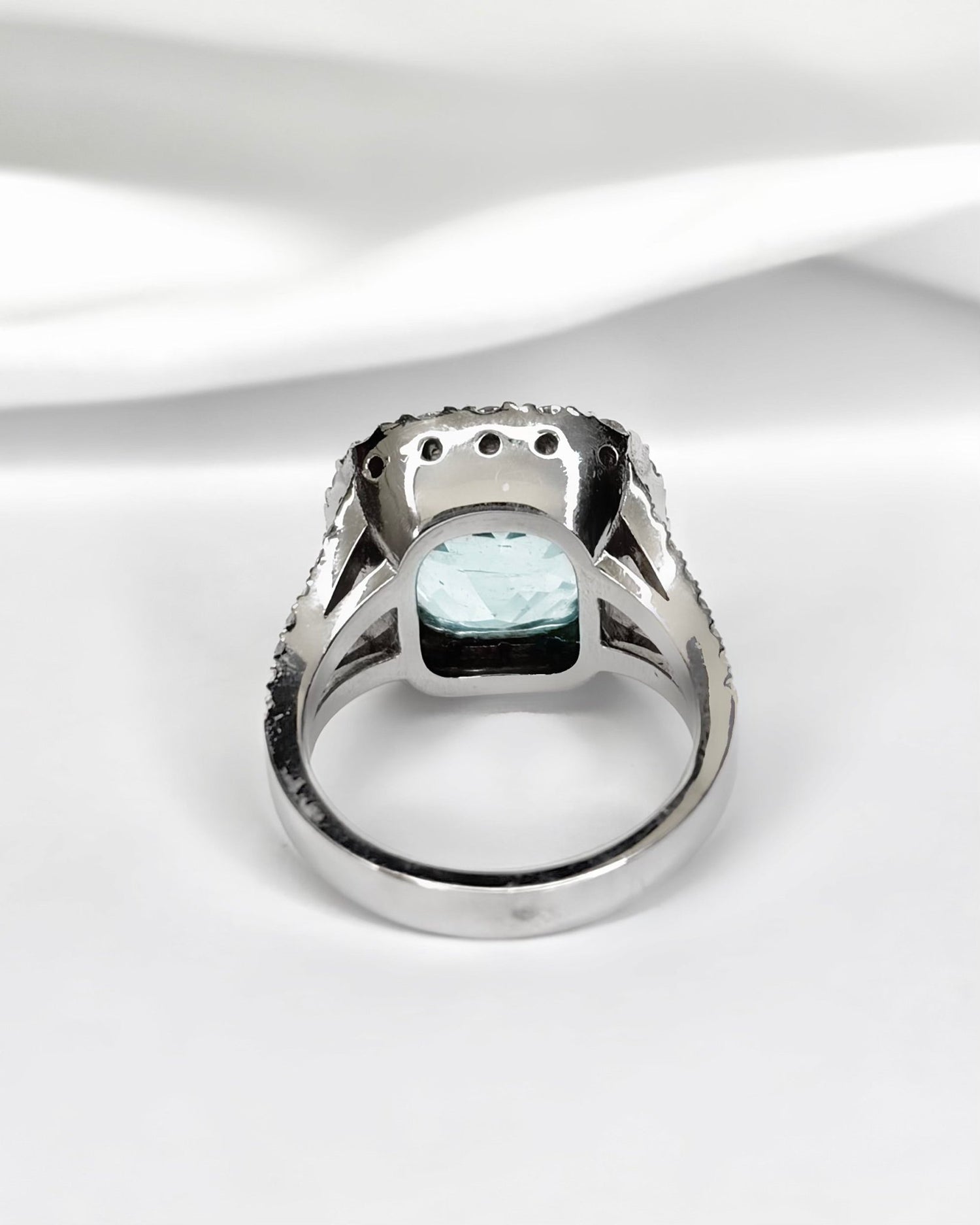 Bague Style Art - Déco Aigue - Marine 6.85 carats &amp; Diamants 1 carat &amp; Or 10,37g "Célia" - Elliade Paris