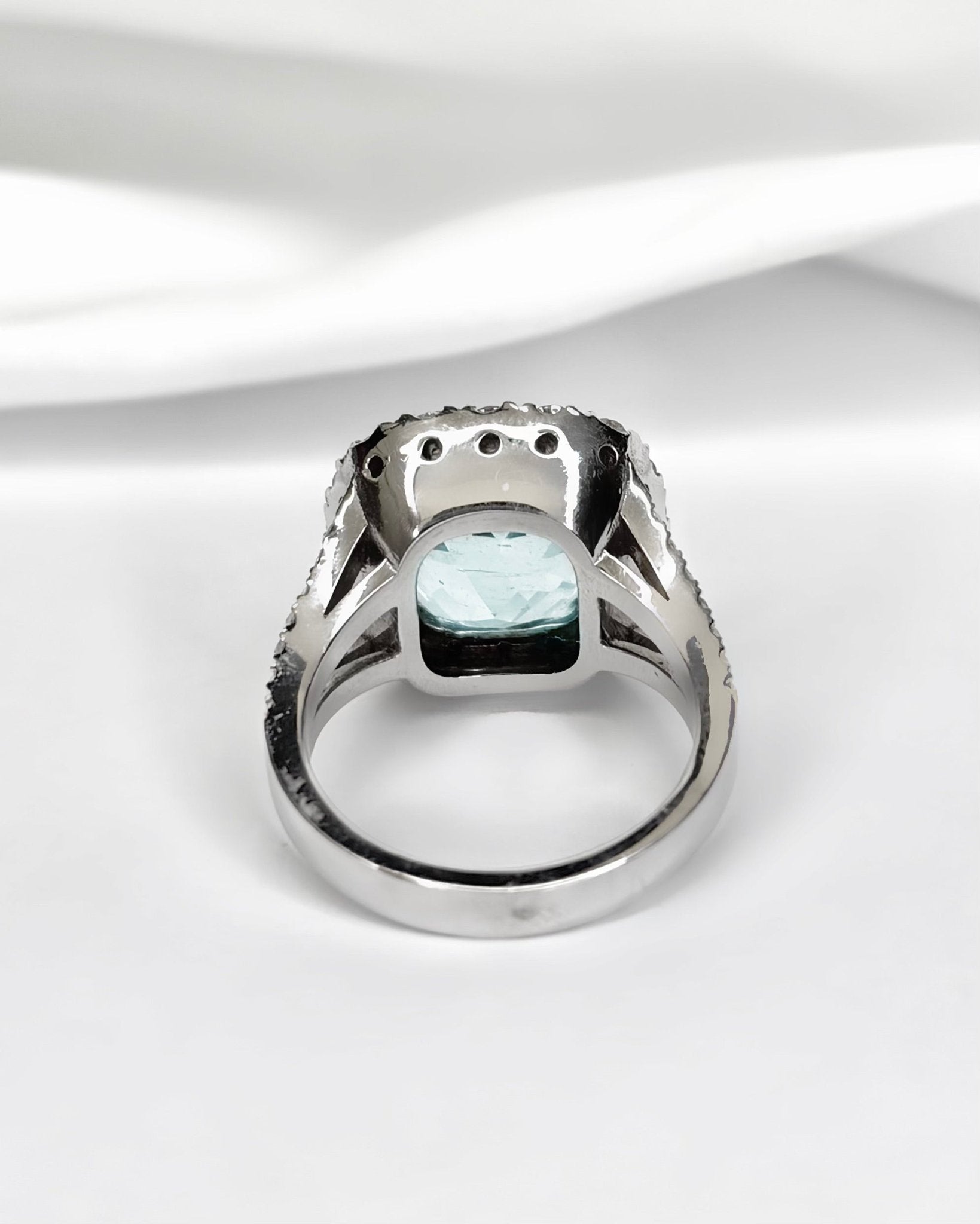 Bague Style Art - Déco Aigue - Marine 6.85 carats &amp; Diamants 1 carat &amp; Or 10,37g "Célia" - Elliade Paris