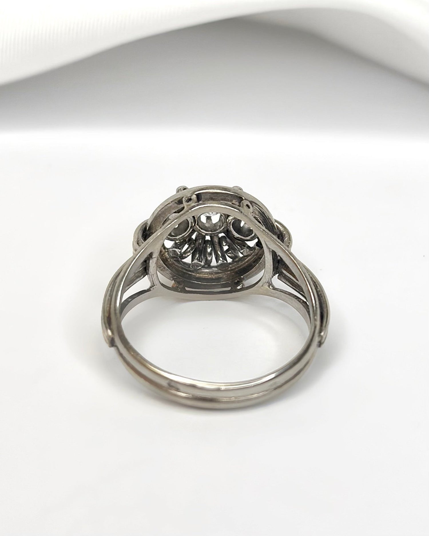 Bague Style Art-Déco Diamants 0.25 carat &amp; Or 18 carats 5,85g "Romy" - Elliade Paris
