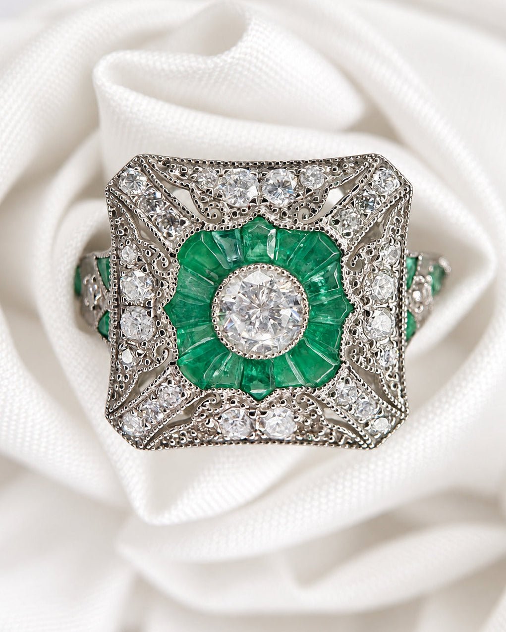 Bague Style Art-Déco Diamants 0.77 carat &amp; Émeraudes "Isolde" - Elliade Paris
