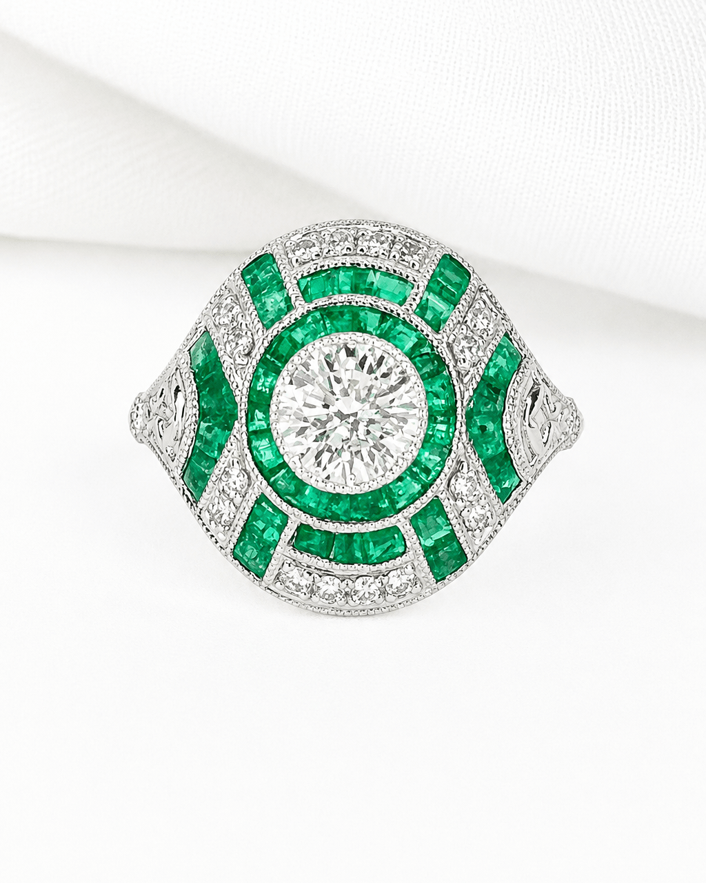Bague Style Art-Déco Diamants 0.79 carat &amp; 39 Émeraudes 0.78 carat "Morgane" - Elliade Paris