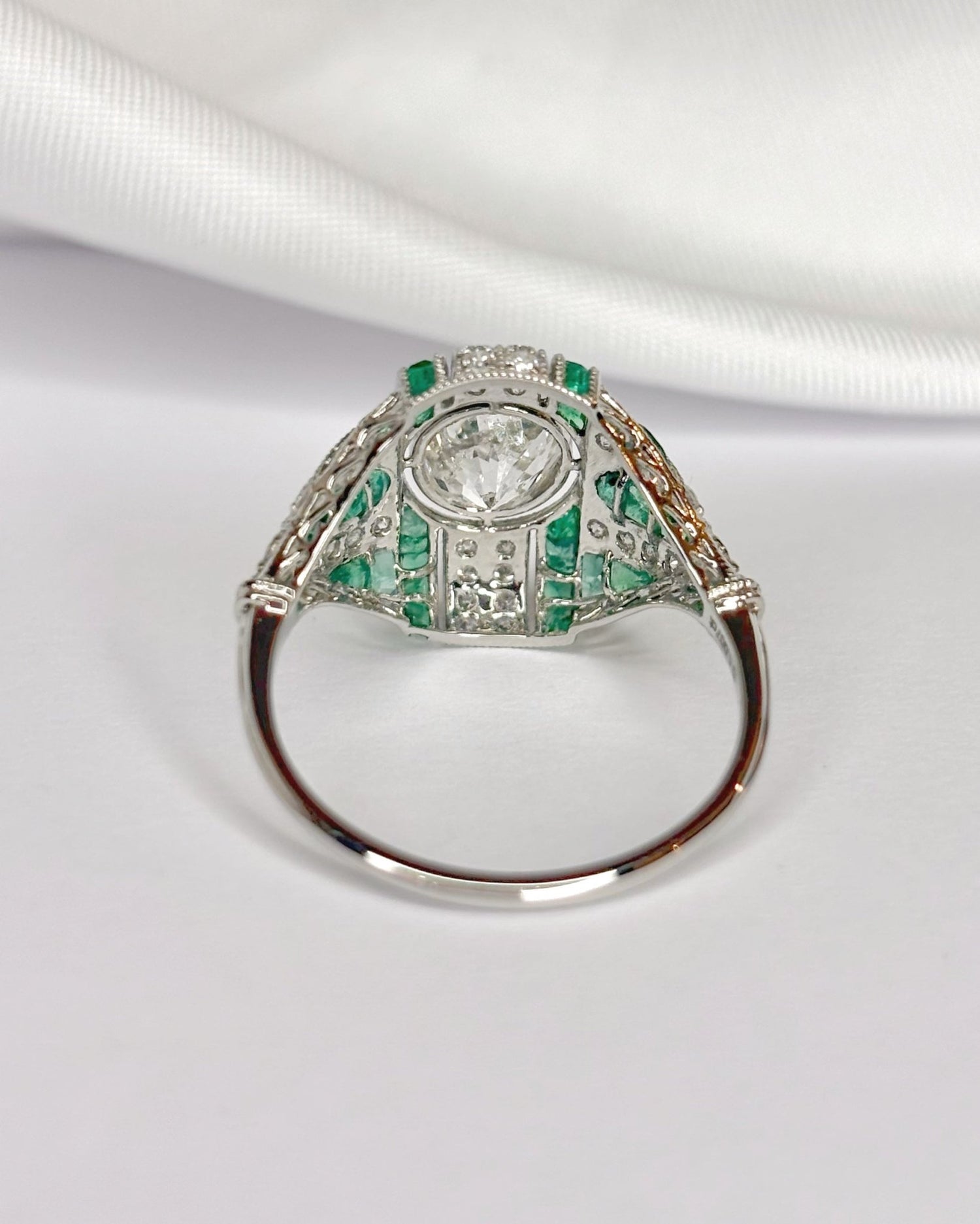 Bague Style Art - Déco Diamants 1.18 carat &amp; Émeraudes 0.29 carat "Maeva" - Elliade Paris