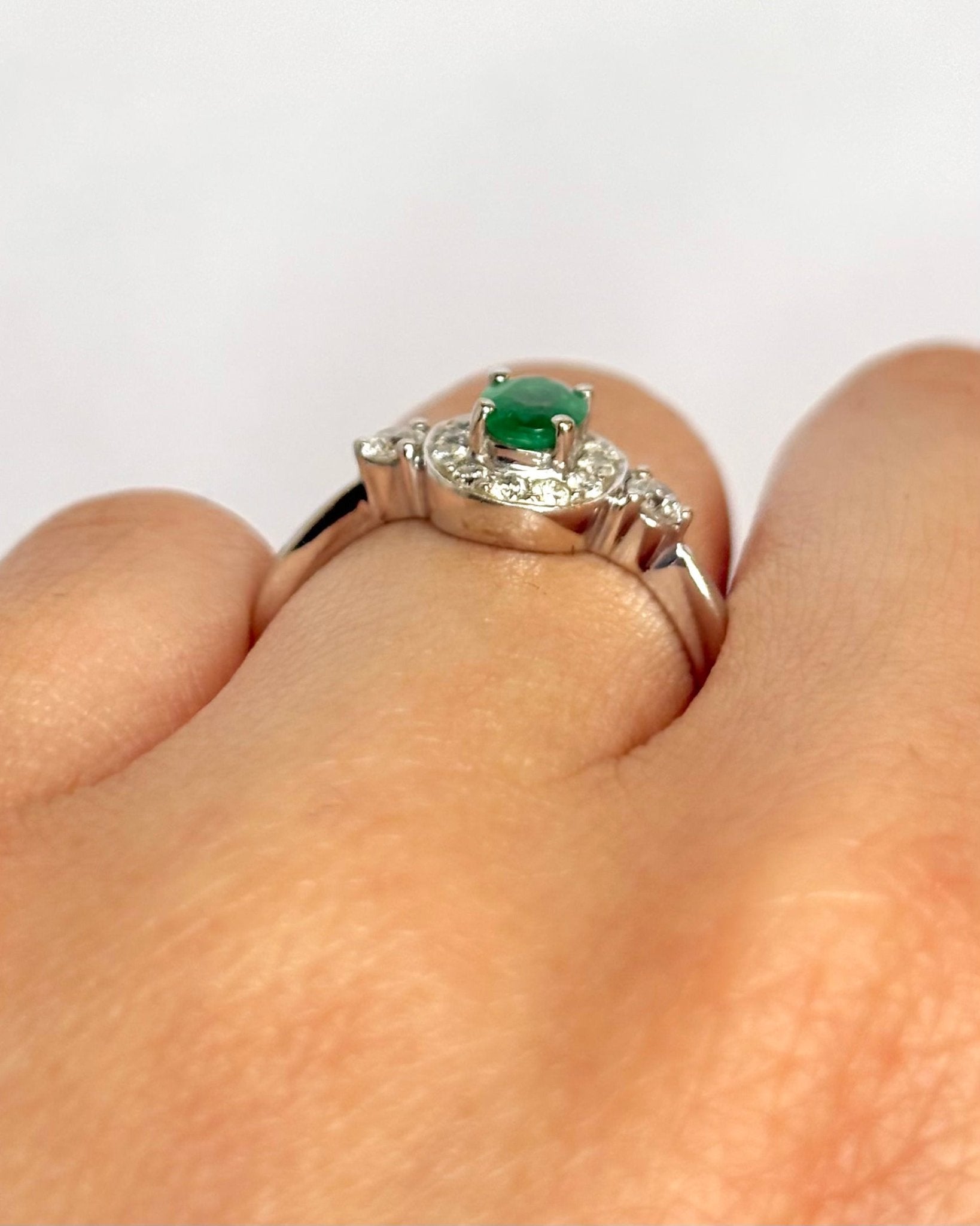 Bague Style Art Déco Émeraude 0.30 carat &amp; Diamants "Alizée" - Elliade Paris