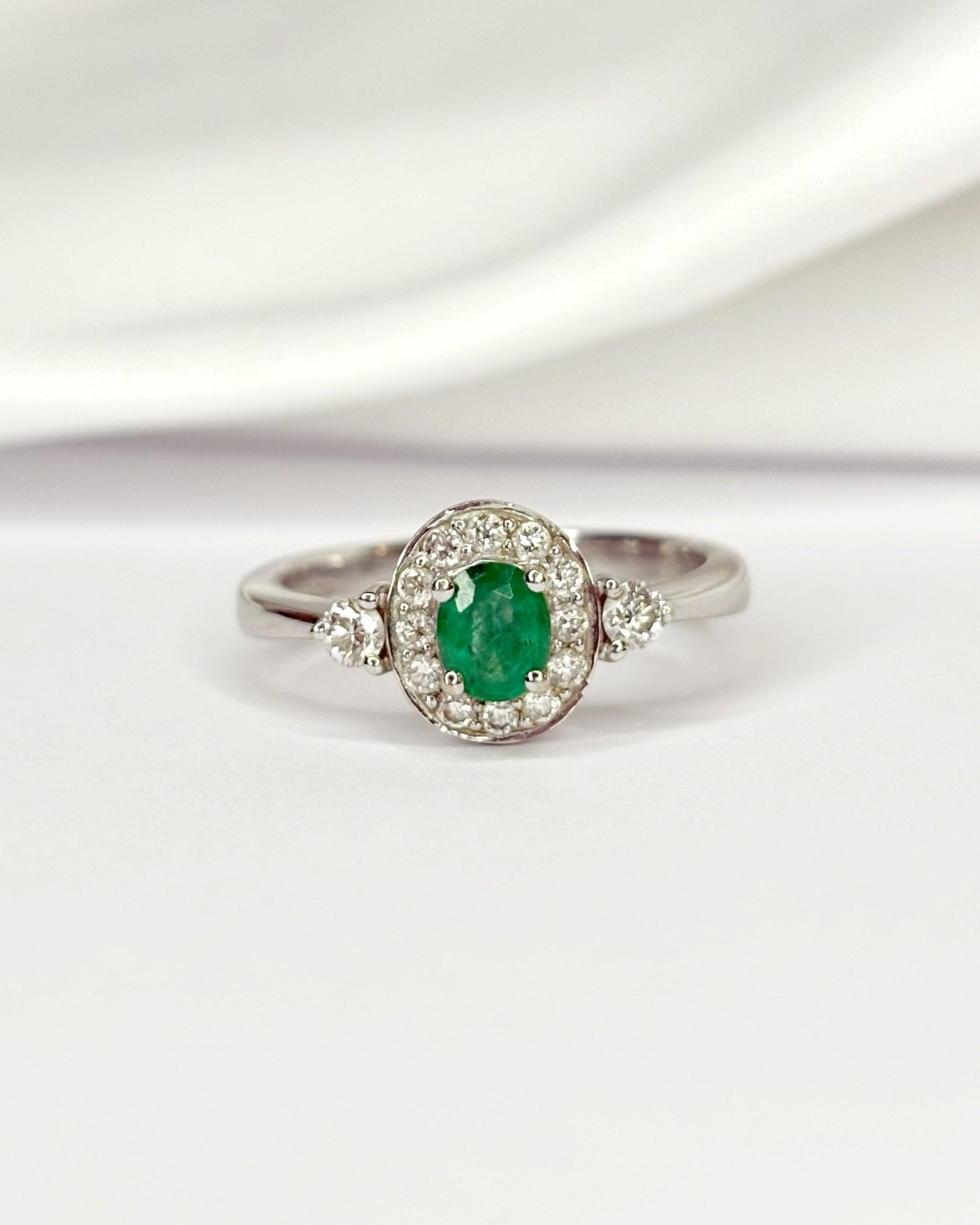 Bague Style Art Déco Émeraude 0.30 carat &amp; Diamants "Alizée" - Elliade Paris