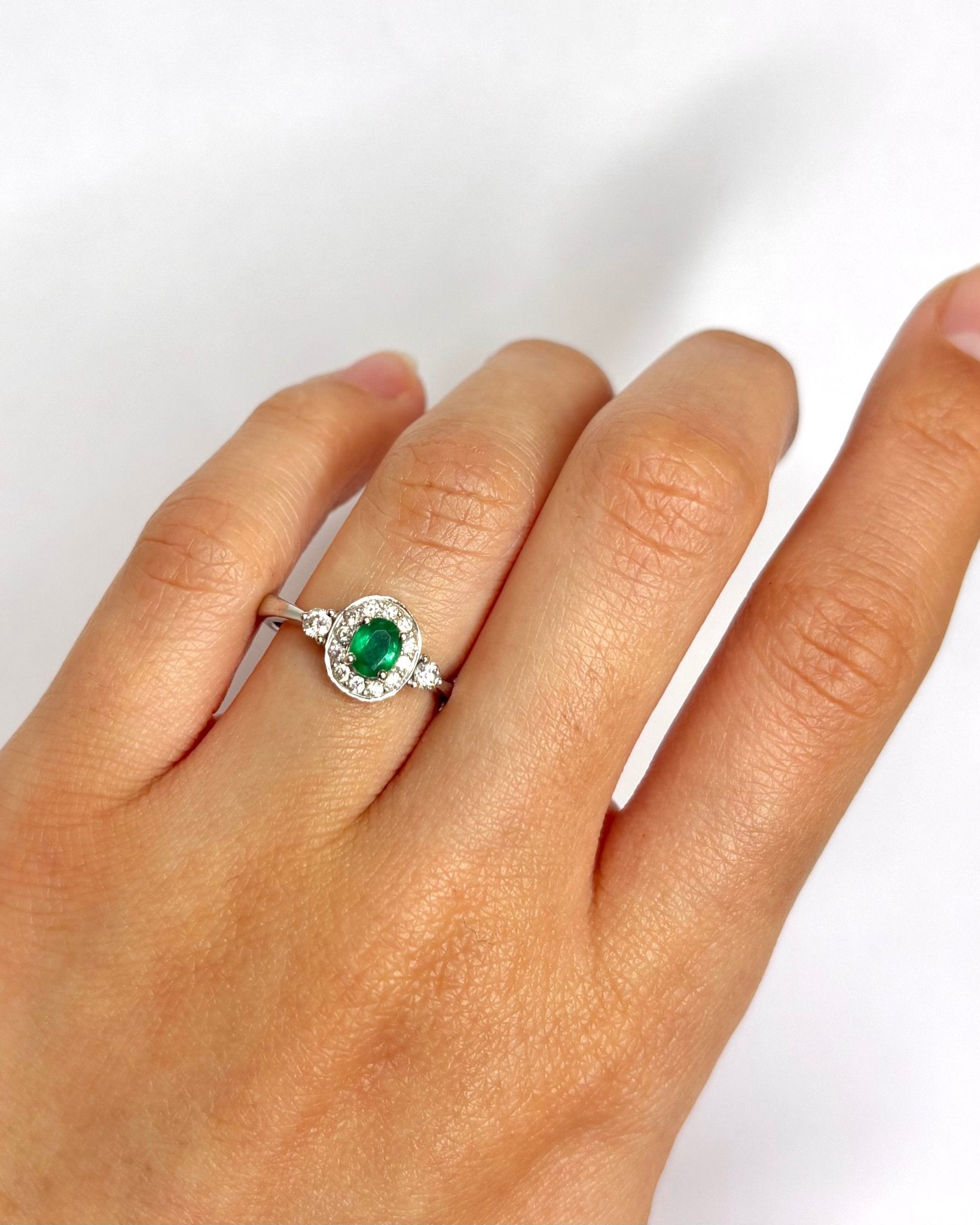 Bague Style Art Déco Émeraude 0.30 carat &amp; Diamants "Alizée" - Elliade Paris