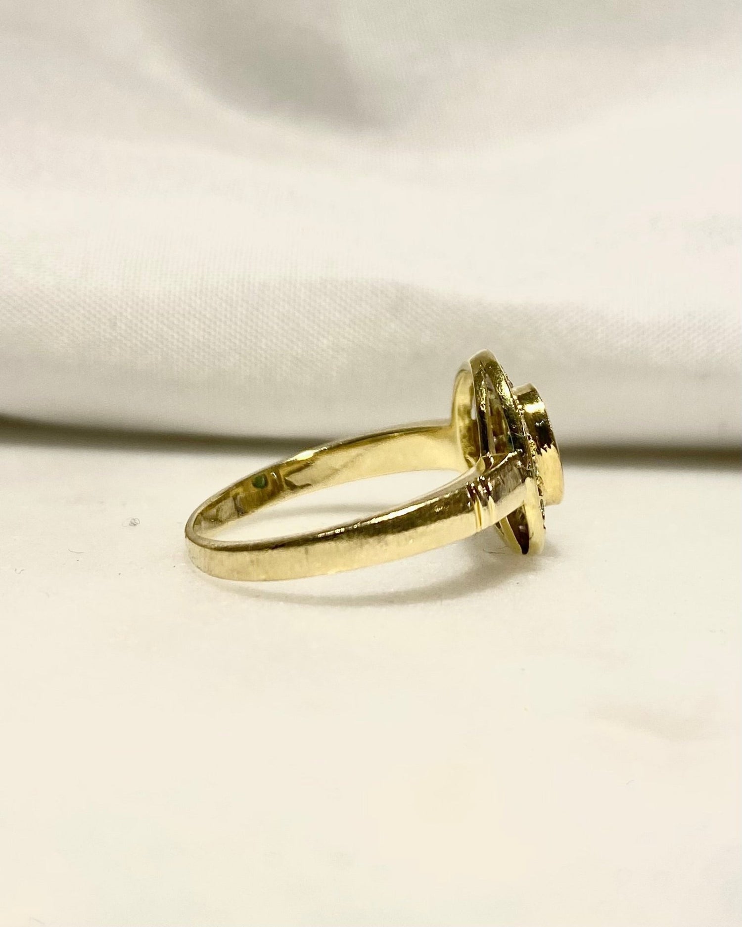 Bague Style Art - Déco Emeraude 0.33 carat &amp; Diamants &quot;Floréna&quot; - Elliade Paris