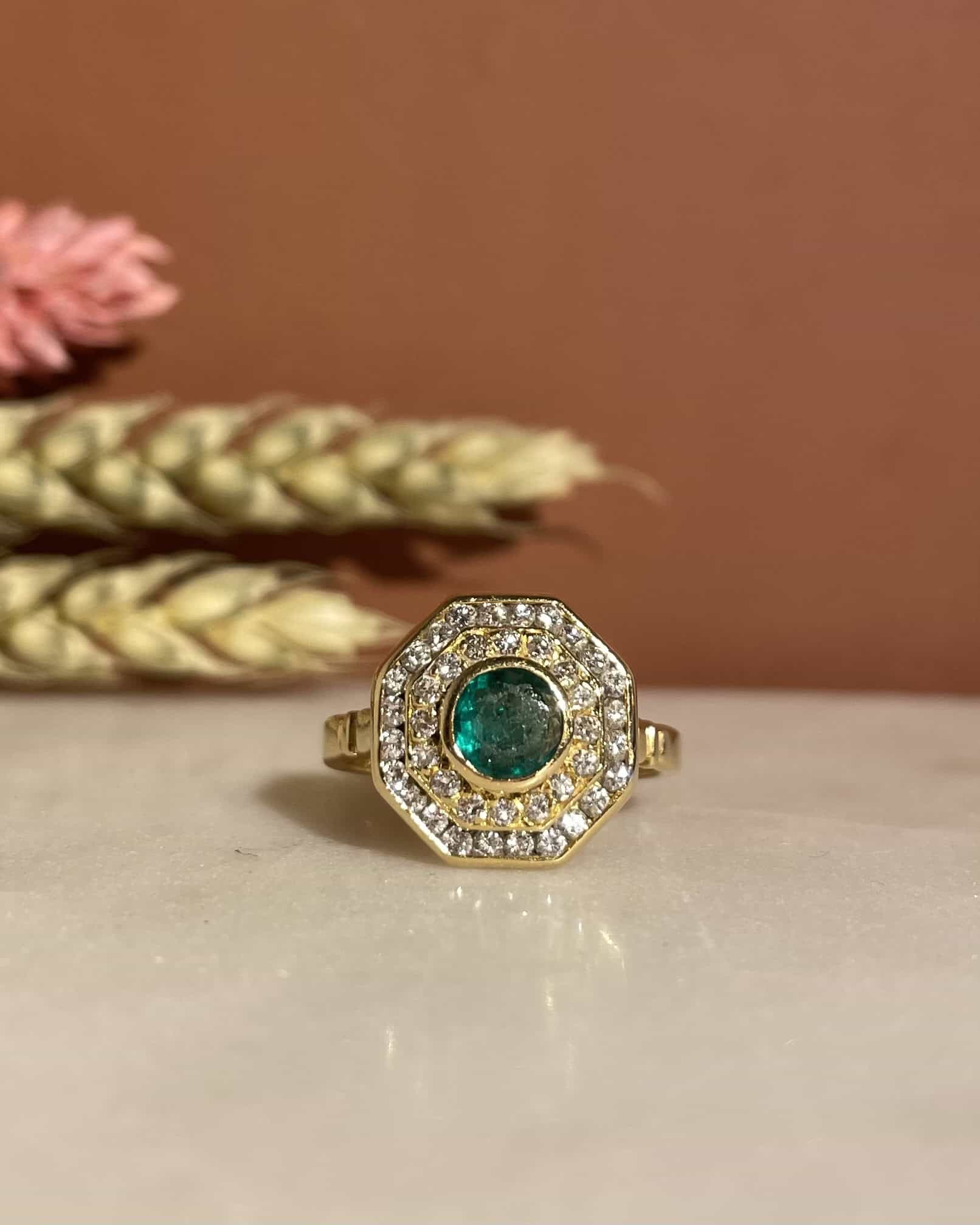 Bague Style Art - Déco Émeraude 0.55 carat &amp; 40 Diamants "Élorine" - Elliade Paris