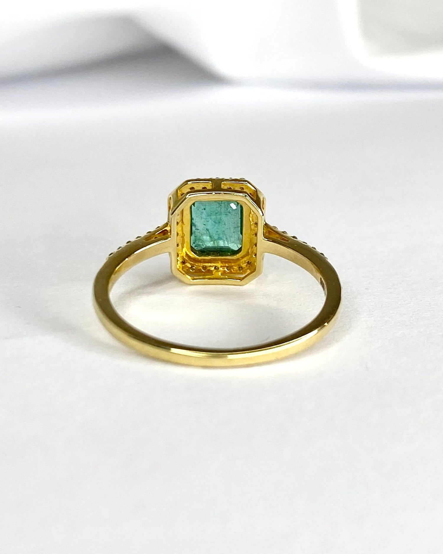 Bague Style Art - Déco Émeraude 0.60 carat &amp; 38 Diamants "Liliana" - Elliade Paris