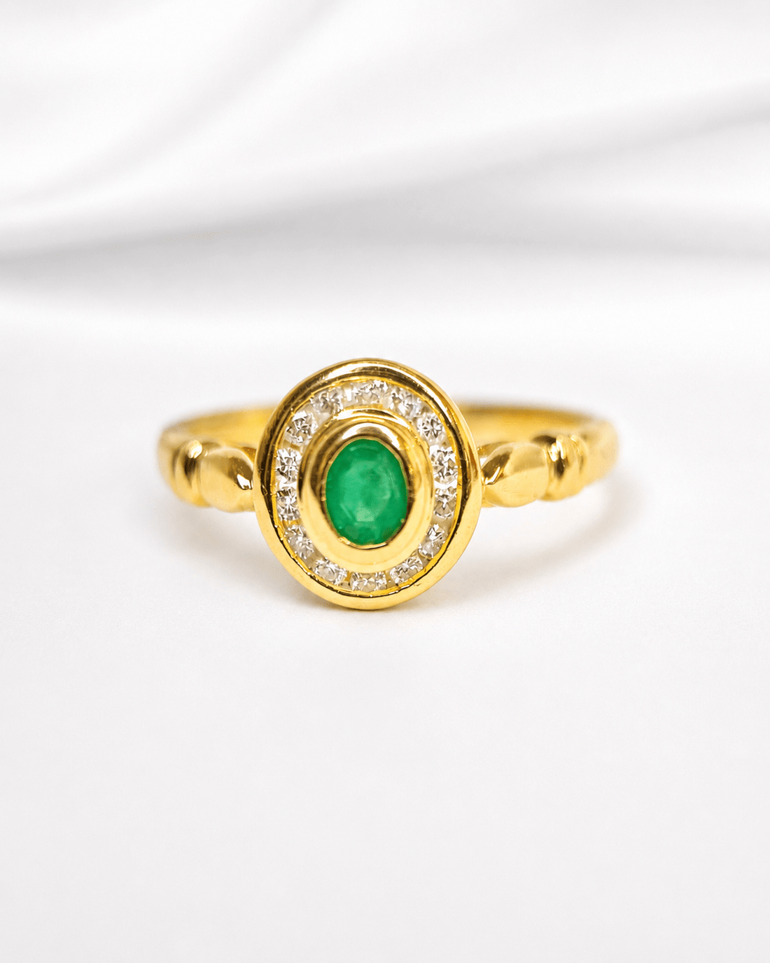Bague Style Art-Déco Émeraude 0.70 carat &amp; Diamants "Célia" - Elliade Paris