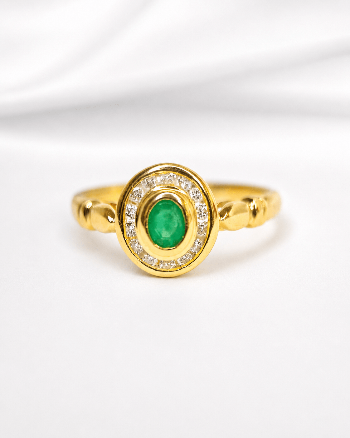 Bague Style Art-Déco Émeraude 0.70 carat &amp; Diamants "Célia" - Elliade Paris