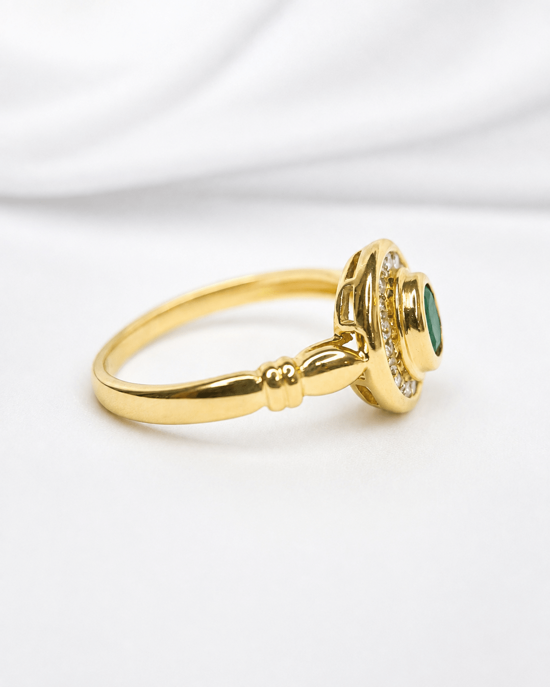 Bague Style Art-Déco Émeraude 0.70 carat &amp; Diamants "Célia" - Elliade Paris