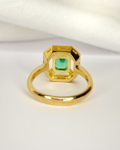 Bague Style Art Déco Émeraude 0.85 carat &amp; Diamants 0.44 carat 5.43g "Philippa" - Elliade Paris