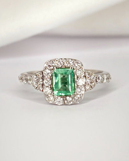 Bague Style Art-Déco Émeraude 0.90 carat &amp; Diamants 0.52 carat "Malicia" - Elliade Paris
