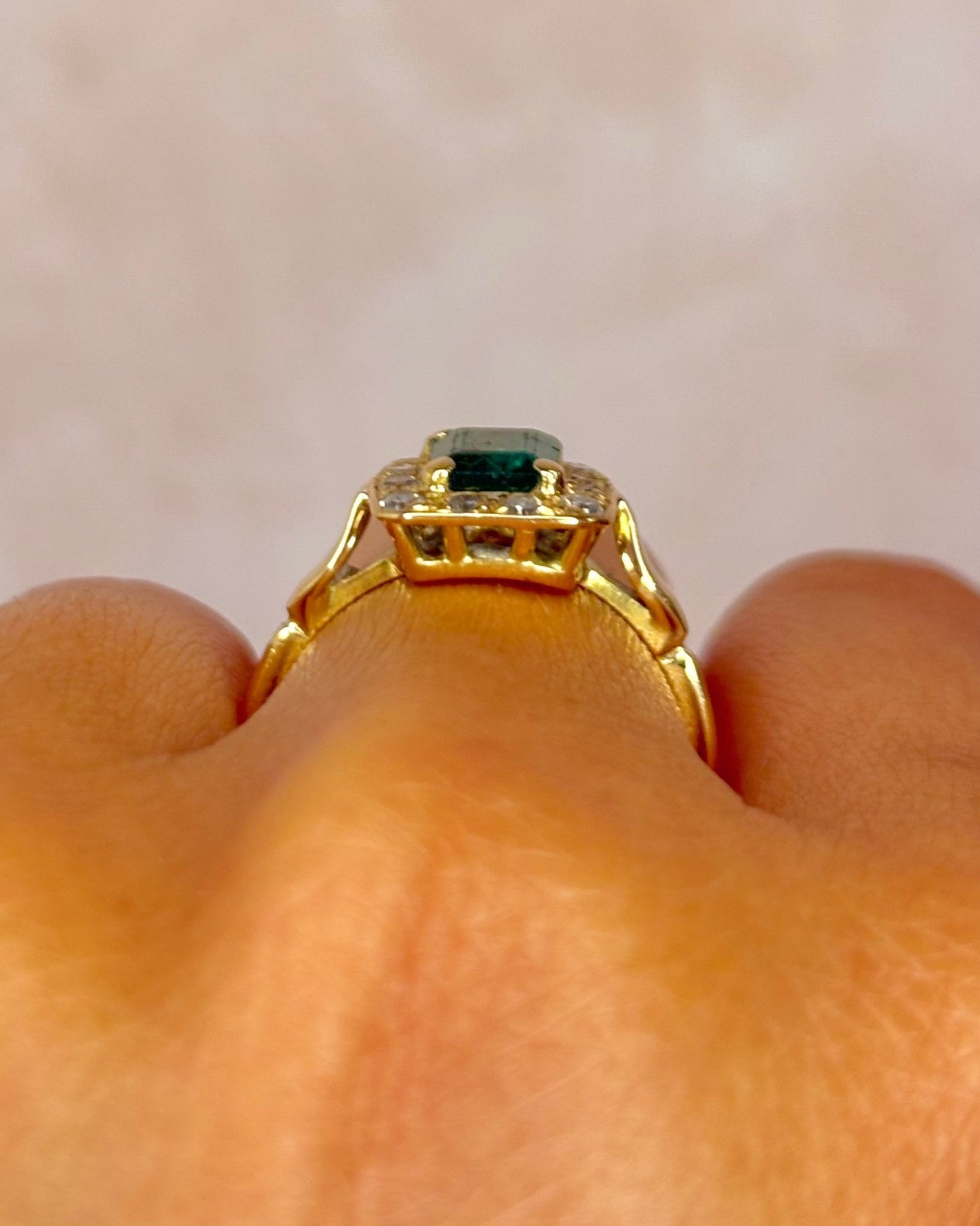 Bague Style Art-Déco Émeraude 1 carat &amp; Diamants 0.24 carat "Charlène" - Elliade Paris