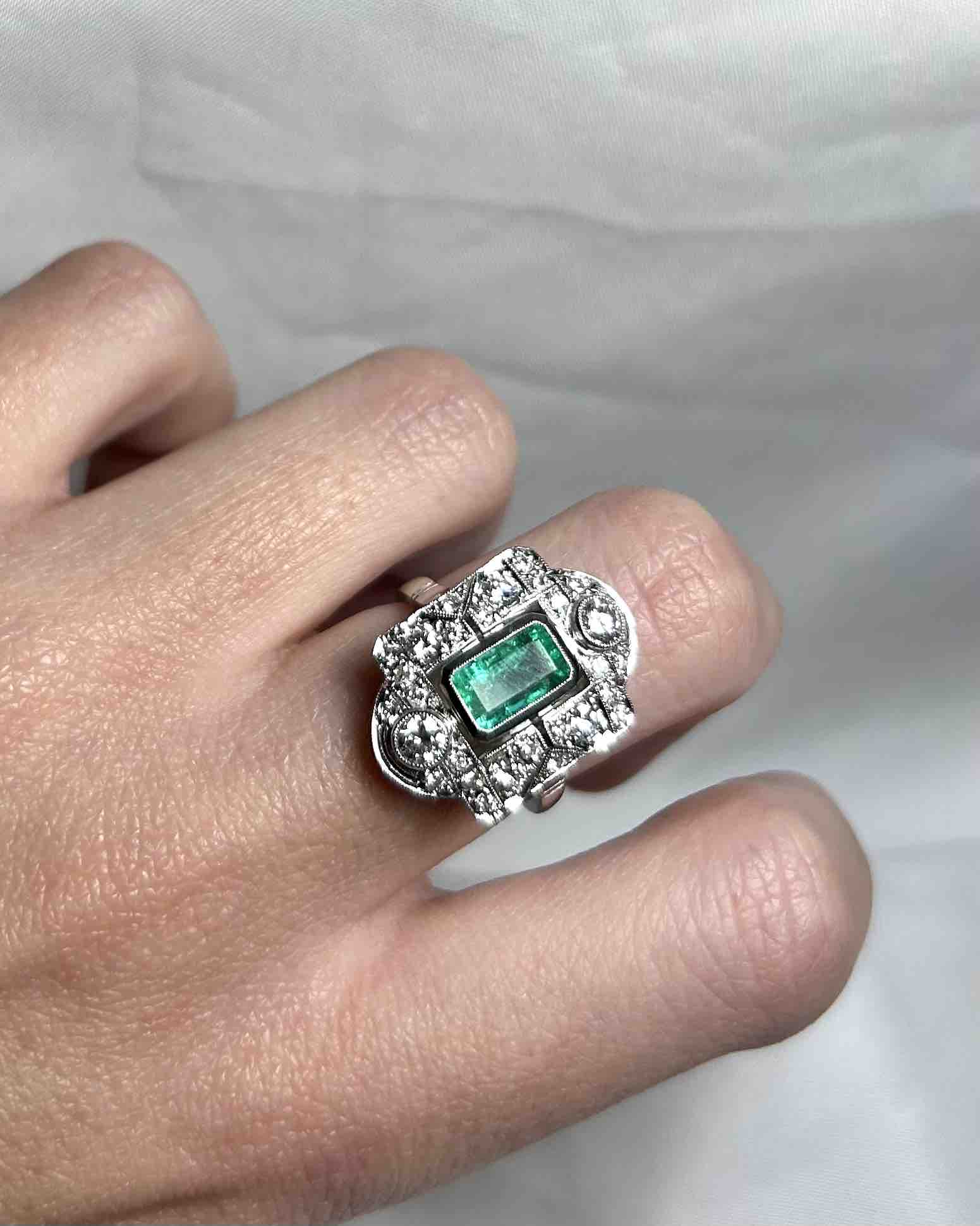 Bague Style Art Déco Émeraude 1.08 carat &amp; Diamants 0.72 carat &quot;Coline&quot; - Elliade Paris