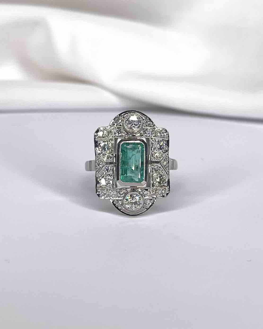 Bague Style Art Déco Émeraude 1.08 carat &amp; Diamants 0.72 carat "Coline" - Elliade Paris