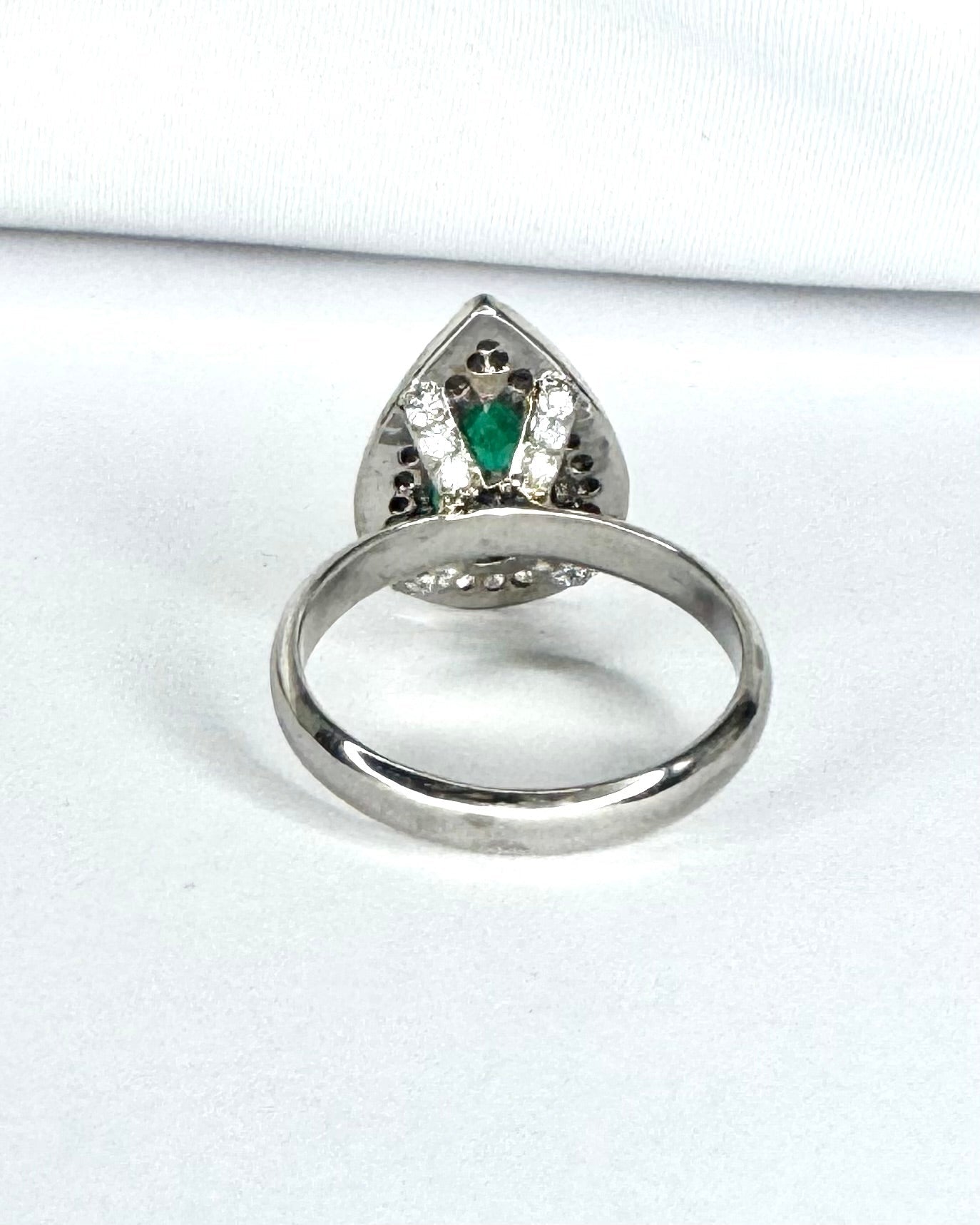 Bague Style Art - Déco Émeraude 1.40 carat &amp; Diamants "Louane" - Elliade Paris