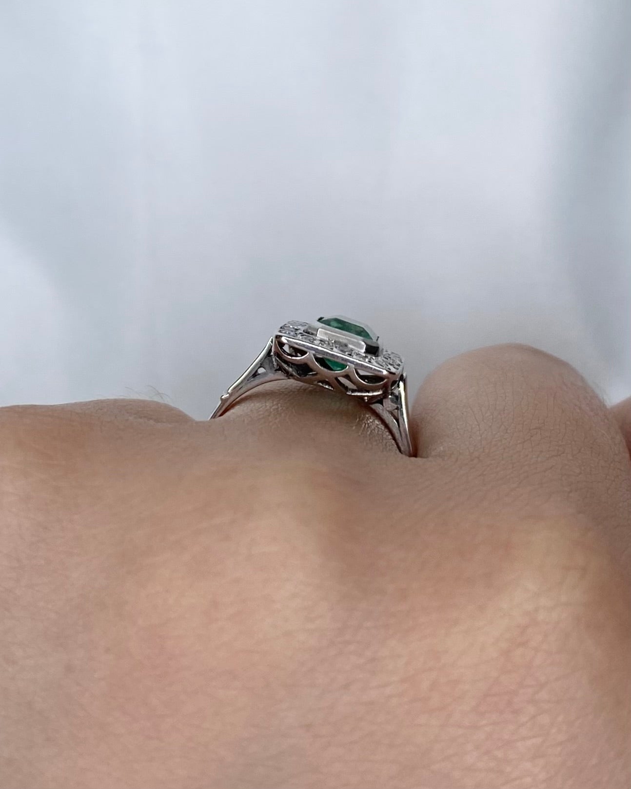 Bague Style Art Déco Émeraude 1.46 carat &amp; Diamants "Audrey" - Elliade Paris