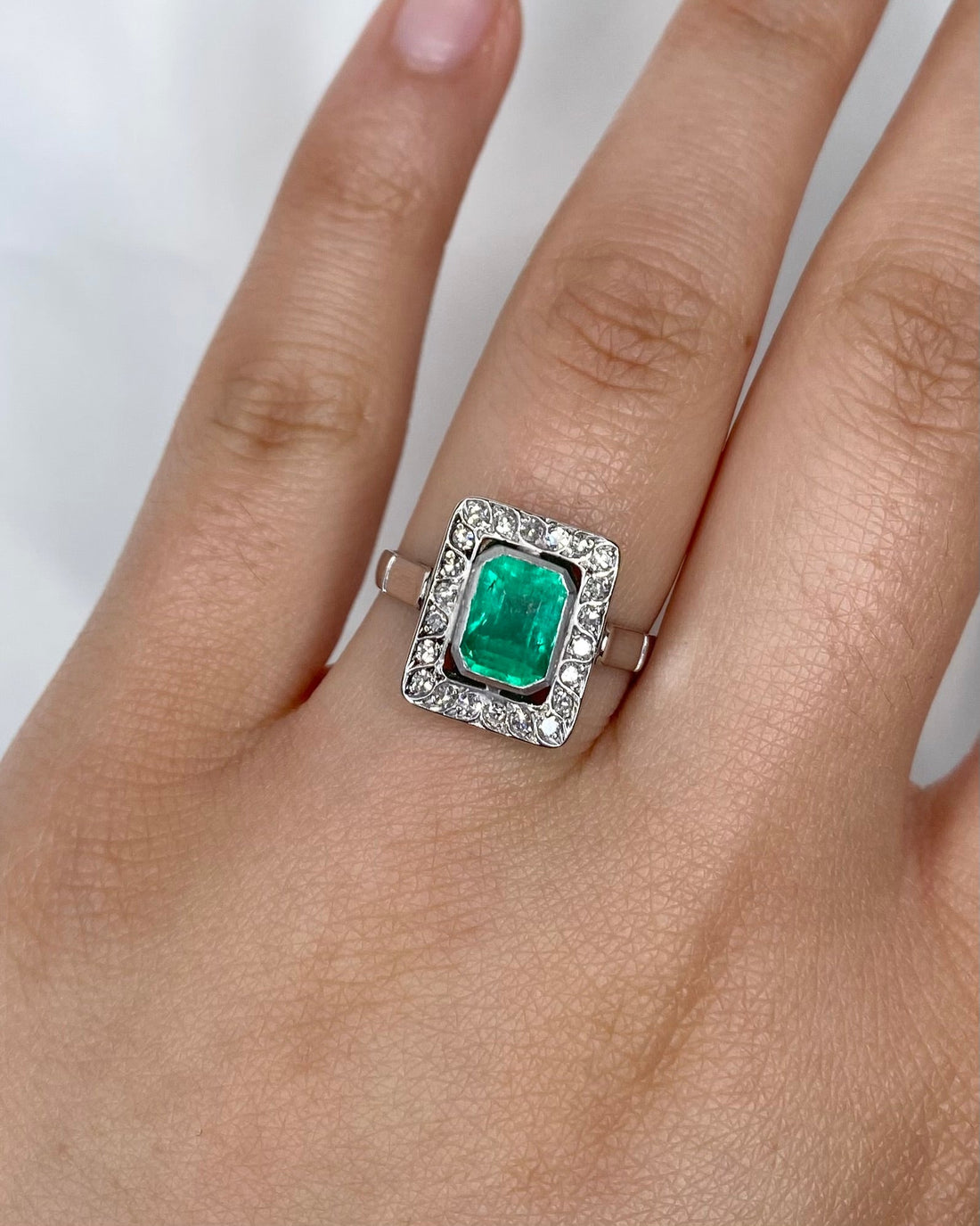 Bague Style Art Déco Émeraude 1.46 carat &amp; Diamants "Audrey" - Elliade Paris