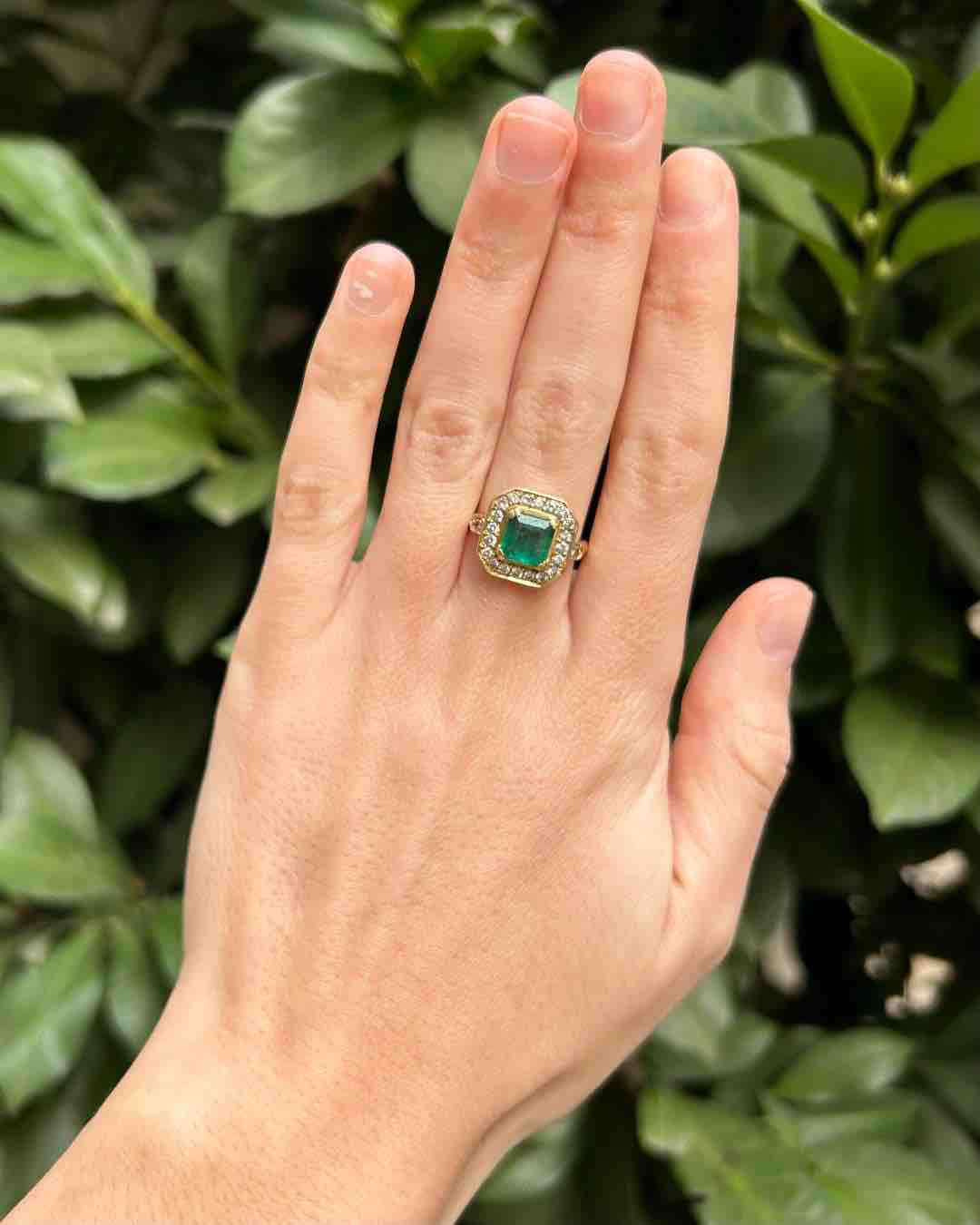 Bague style Art - déco Emeraude 1.60 Carat et Diamants "Kiara" - Elliade Paris