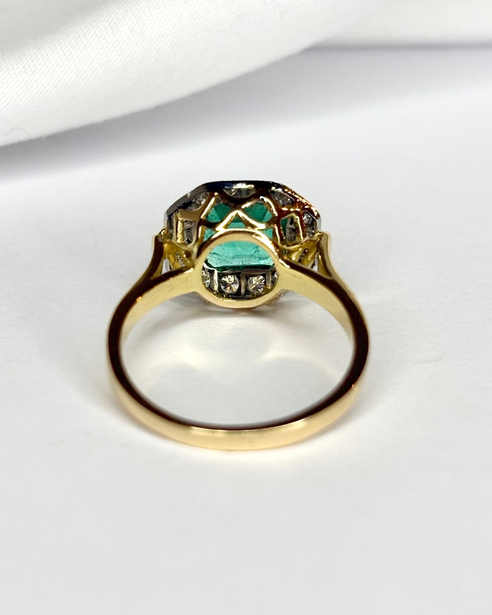 Bague Style Art Déco Émeraude 1.62 carat &amp; Diamants "Adina" - Elliade Paris