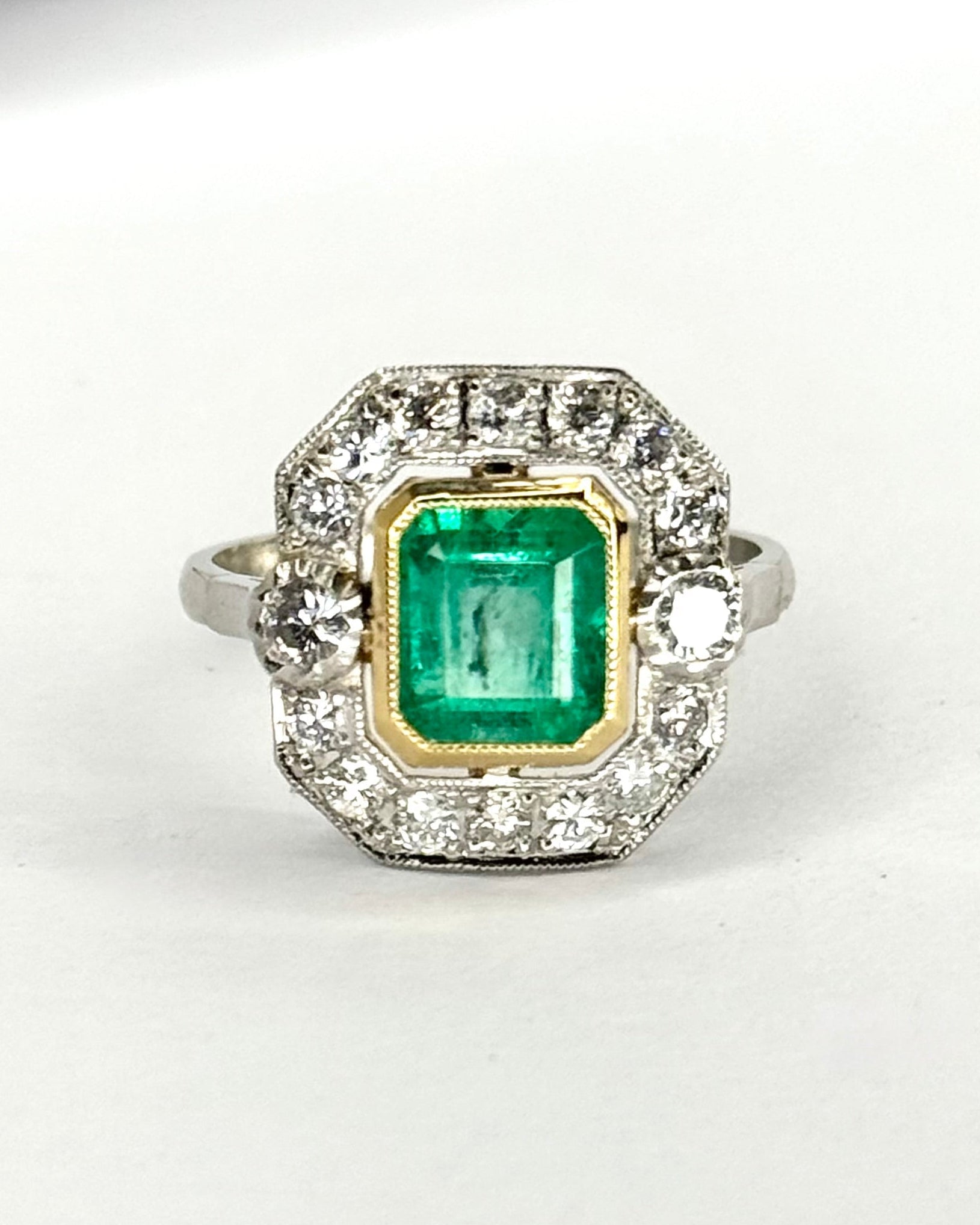 Bague Style Art-Déco Émeraude 1.96 carat &amp; Diamants 0.88 carat "Audrey" - Elliade Paris