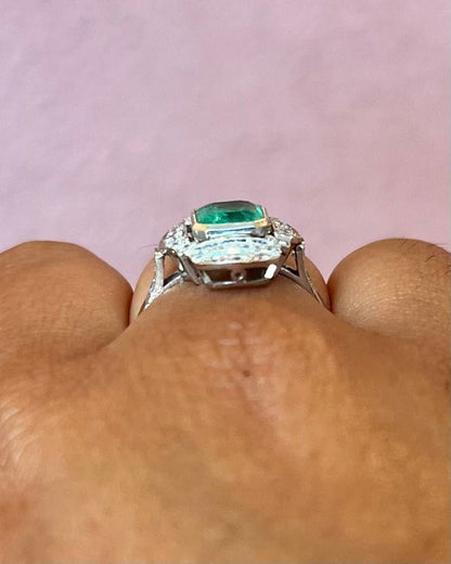 Bague Style Art-Déco Émeraude 2 carats &amp; Diamants 0.60 carat "Mathilde" - Elliade Paris