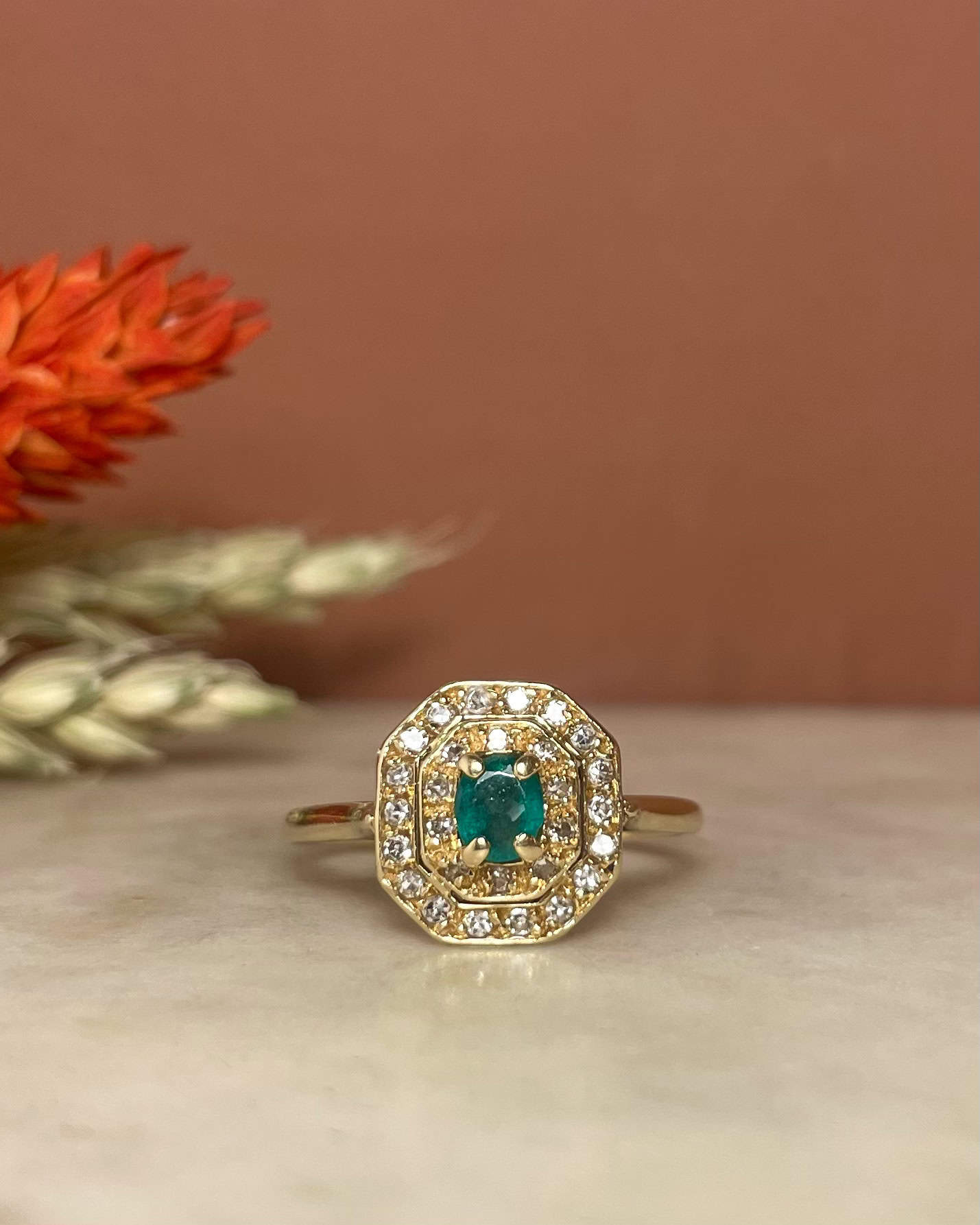 Bague Style Art - Déco Emeraude &amp; 28 Diamants "Everly" - Elliade Paris