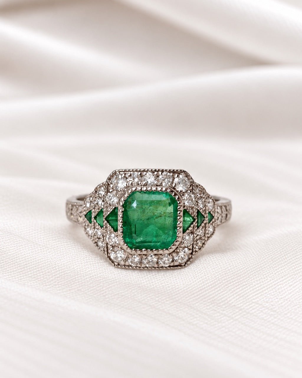 Bague Style Art-Déco Émeraude de Colombie 1.30 carat &amp; Diamants 0.35 carat "Tim" - Elliade Paris