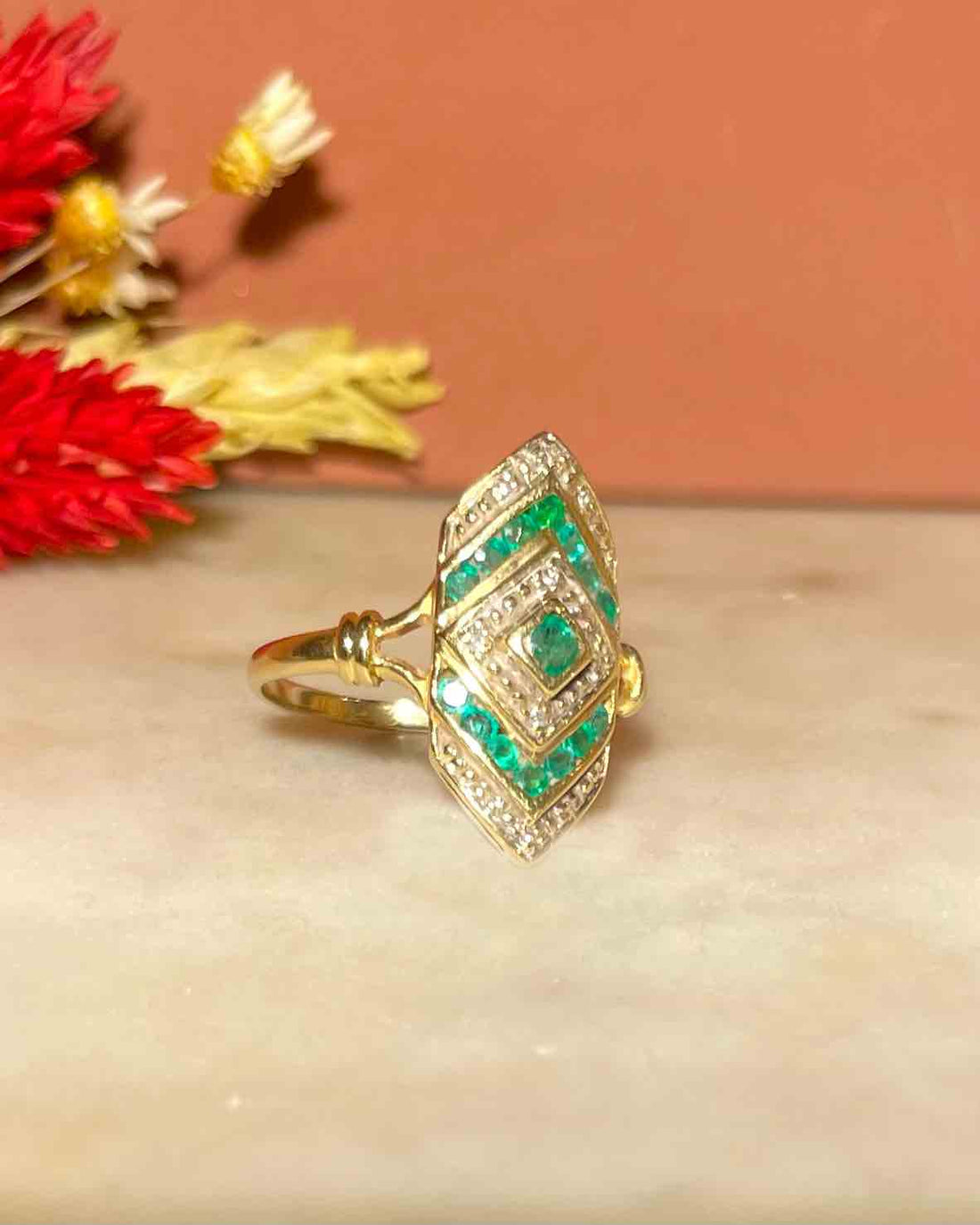 Bague Style Art - Déco Émeraude &amp; Diamants &quot;Eliora&quot; - Elliade Paris
