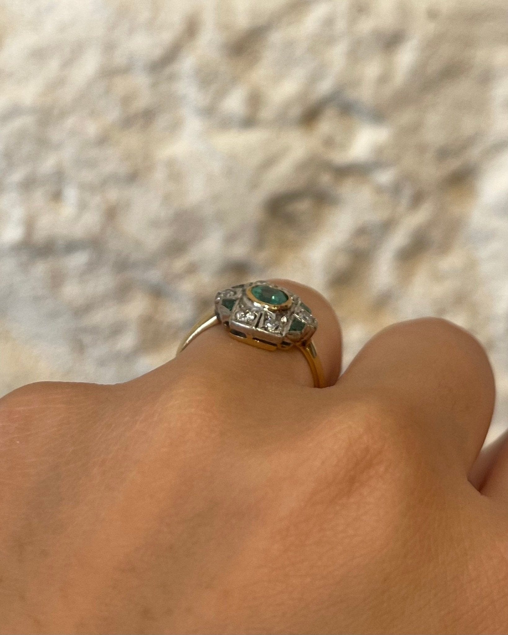 Bague Style Art Deco Émeraude &amp; Diamants "Jane" - Elliade Paris