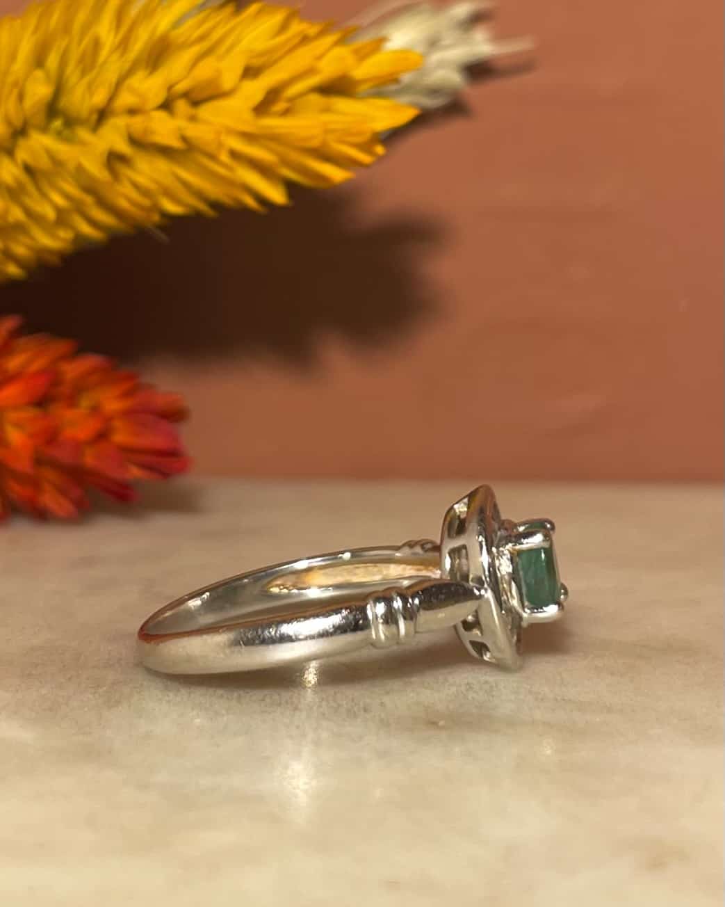 Bague Style Art - Déco Emeraude &amp; Diamants "Renée" - Elliade Paris